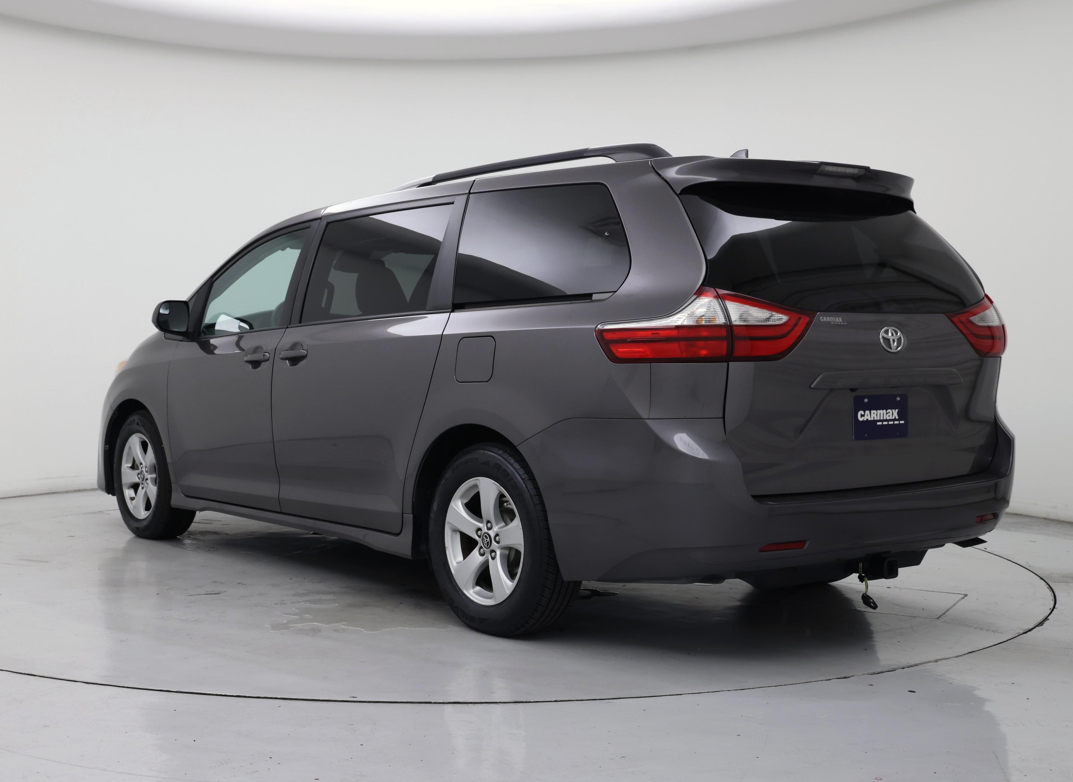 Thumbnail: 2018 Toyota Sienna - 2
