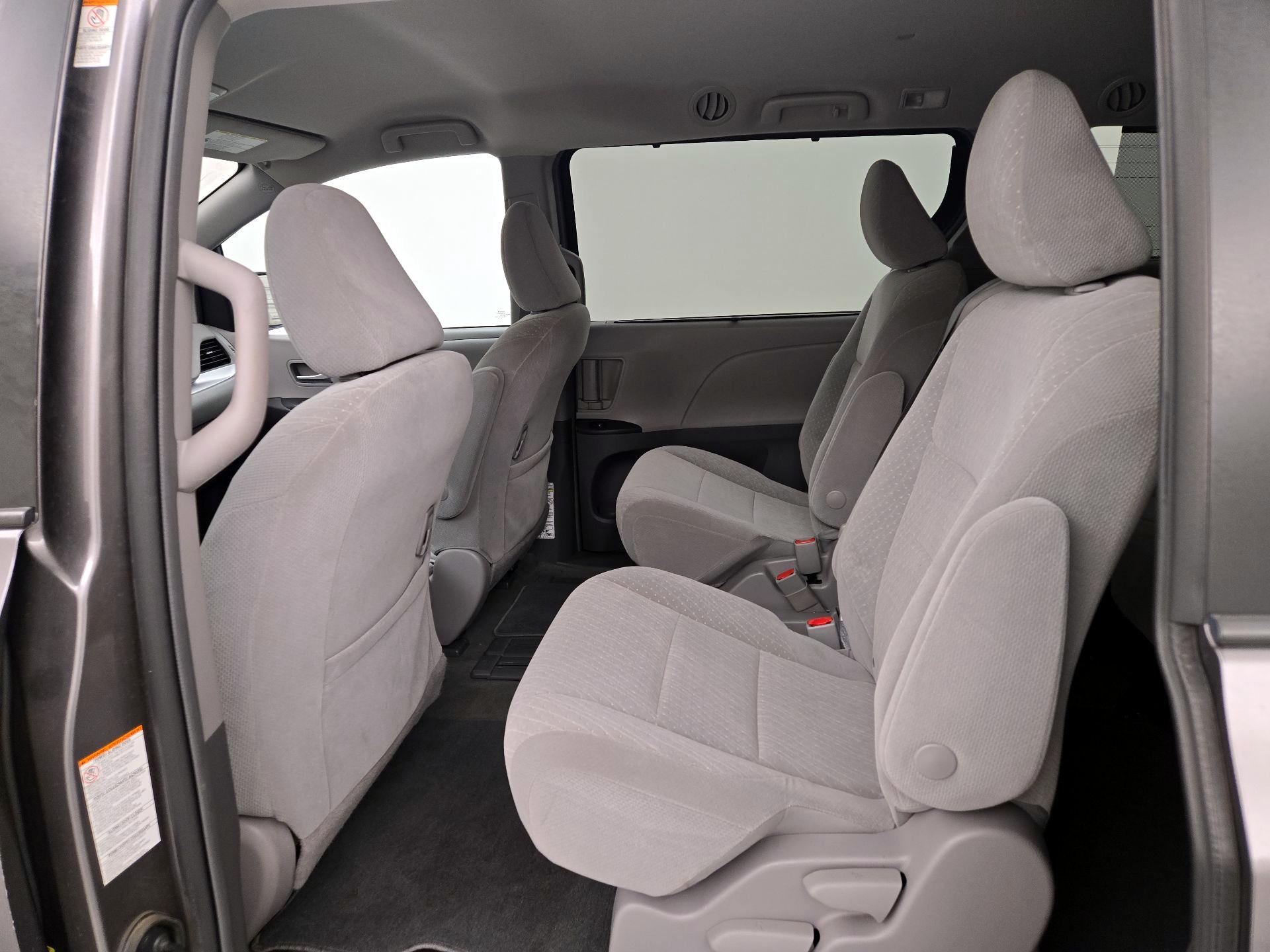 Thumbnail: 2018 Toyota Sienna - 19