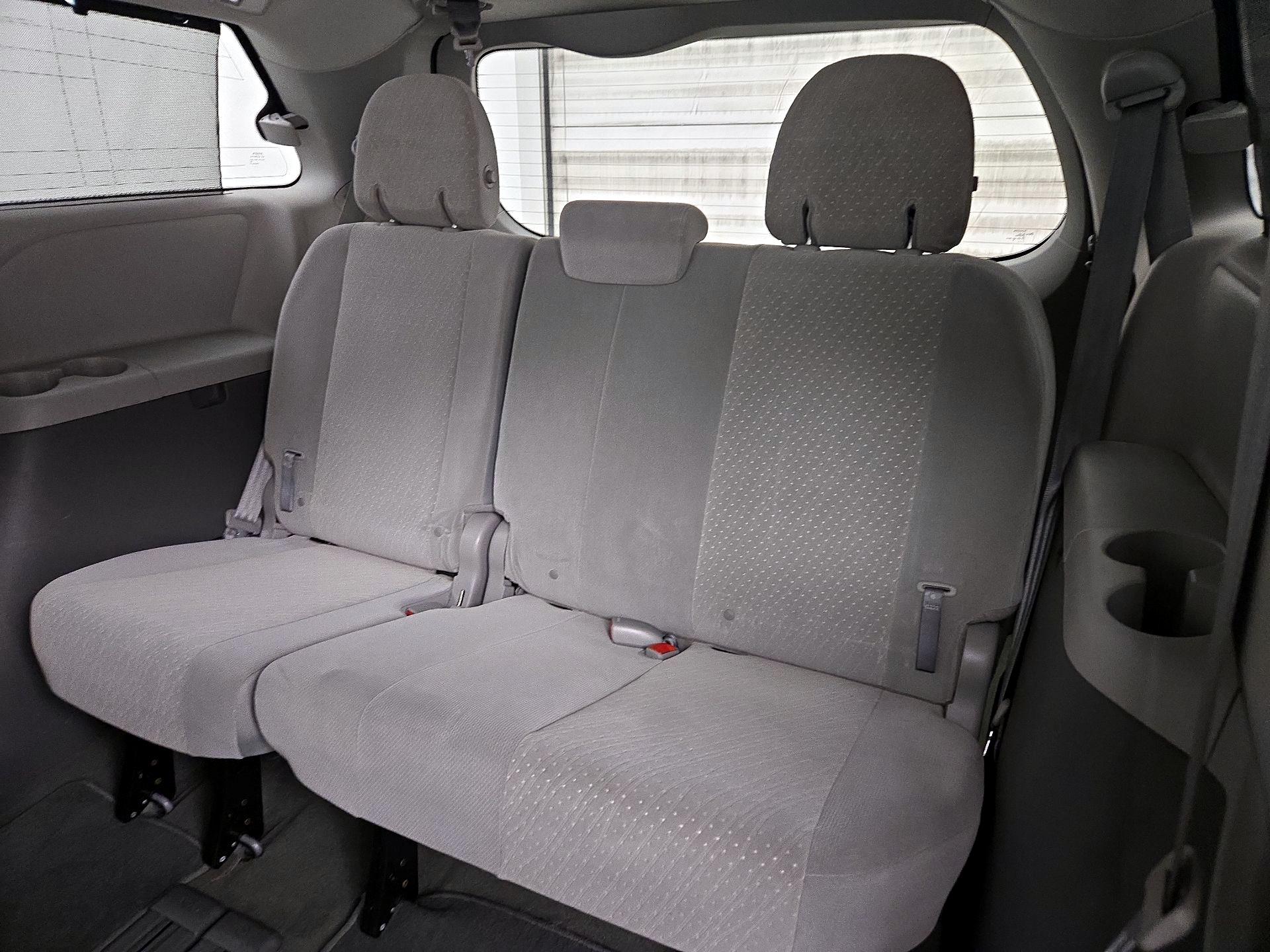 Thumbnail: 2018 Toyota Sienna - 20