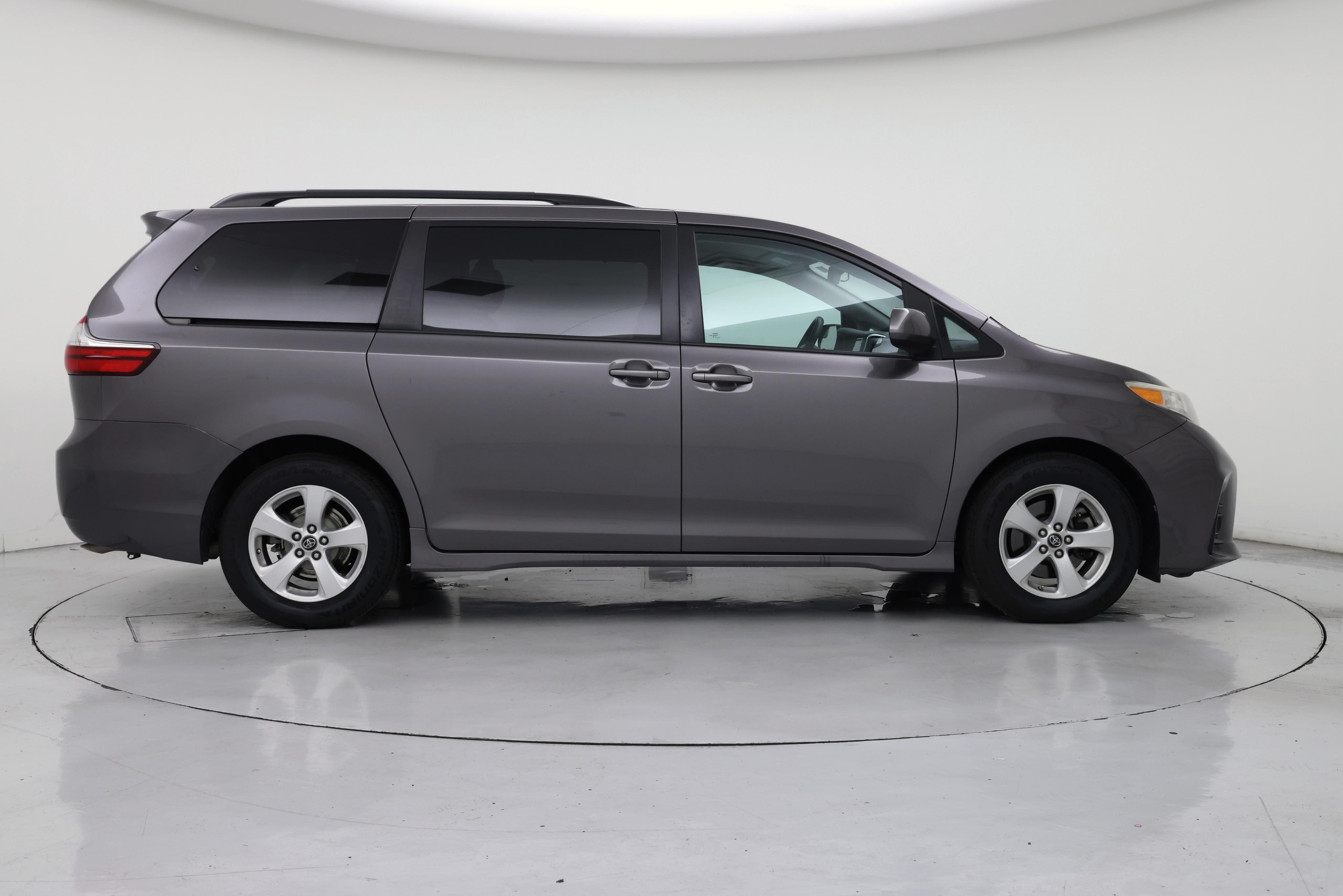 Thumbnail: 2018 Toyota Sienna - 7