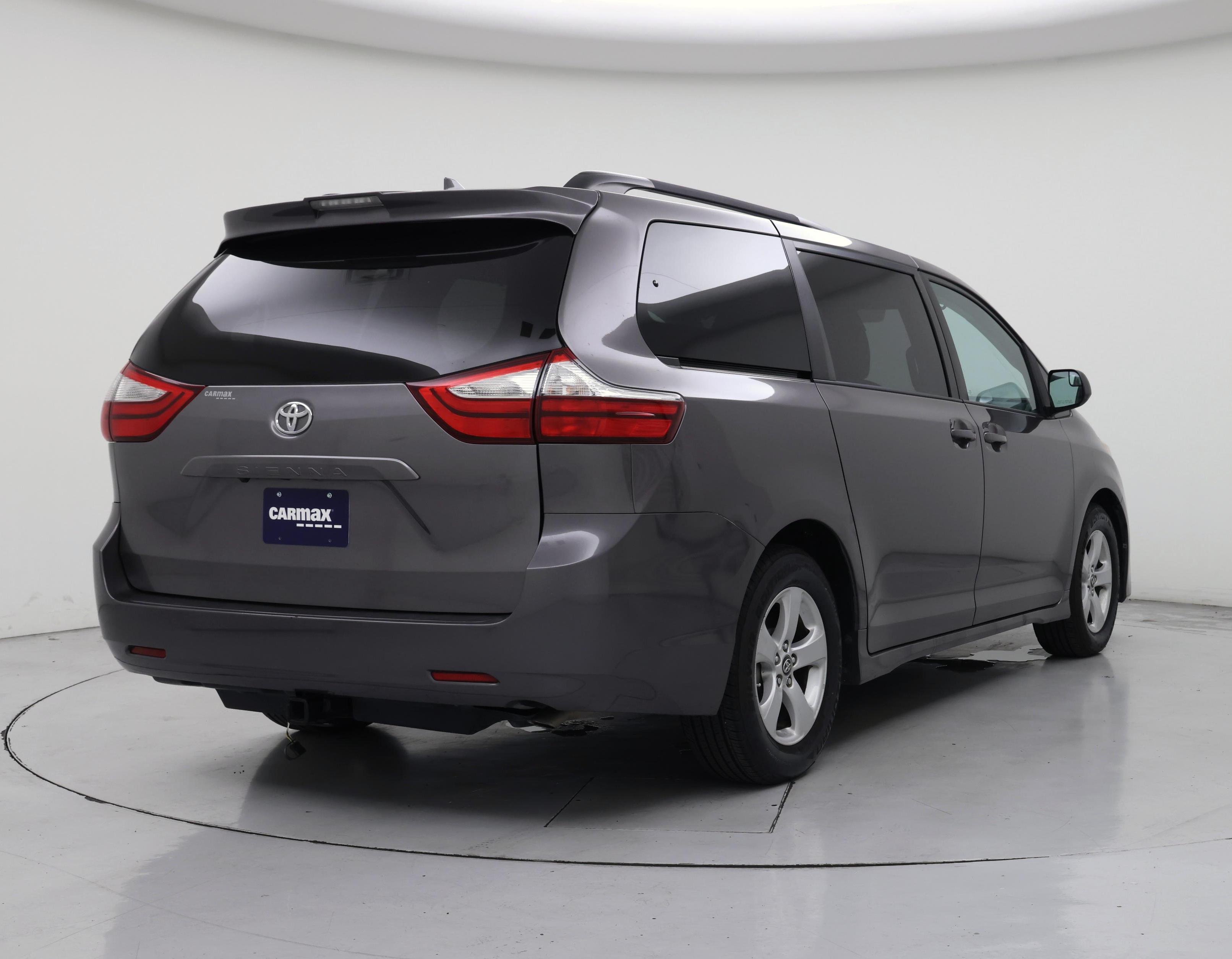 Thumbnail: 2018 Toyota Sienna - 8