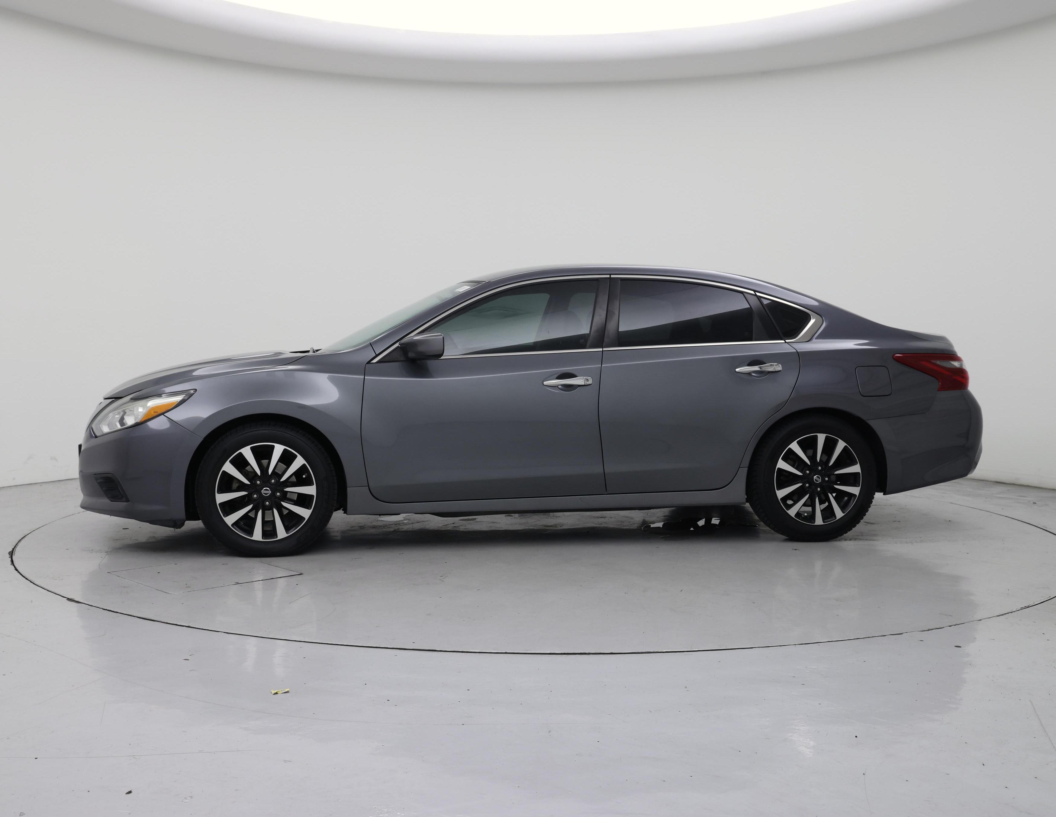 Thumbnail: 2018 Nissan Altima - 3