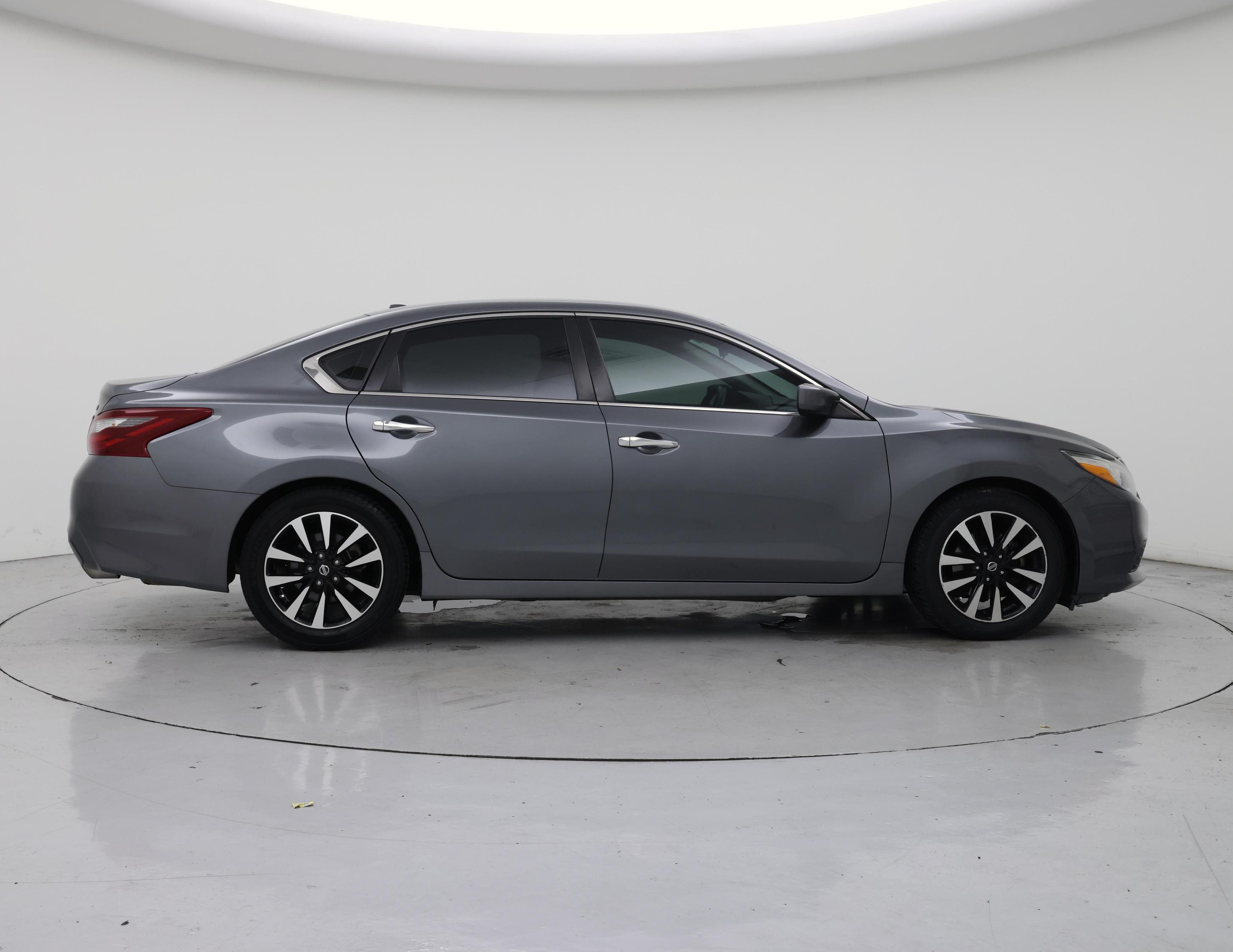 Thumbnail: 2018 Nissan Altima - 7