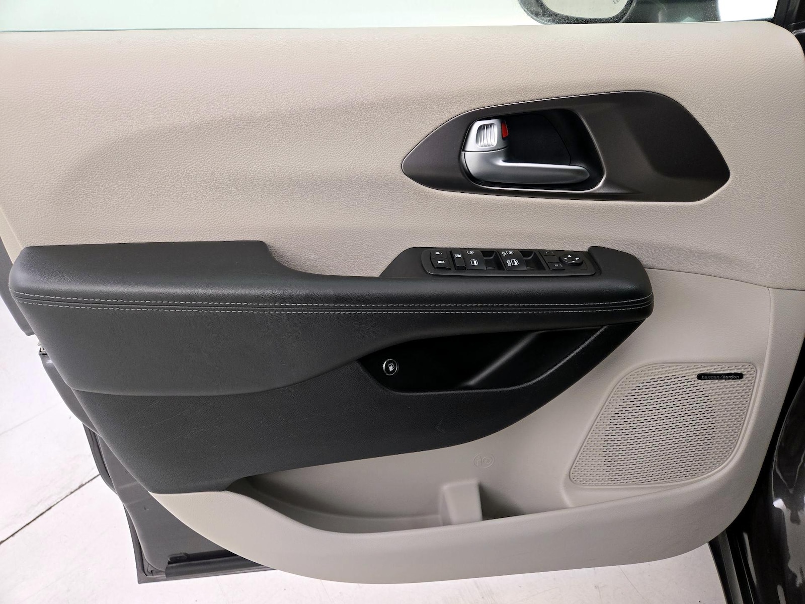 2018 Chrysler Pacifica Hybrid Limited - Photo 13