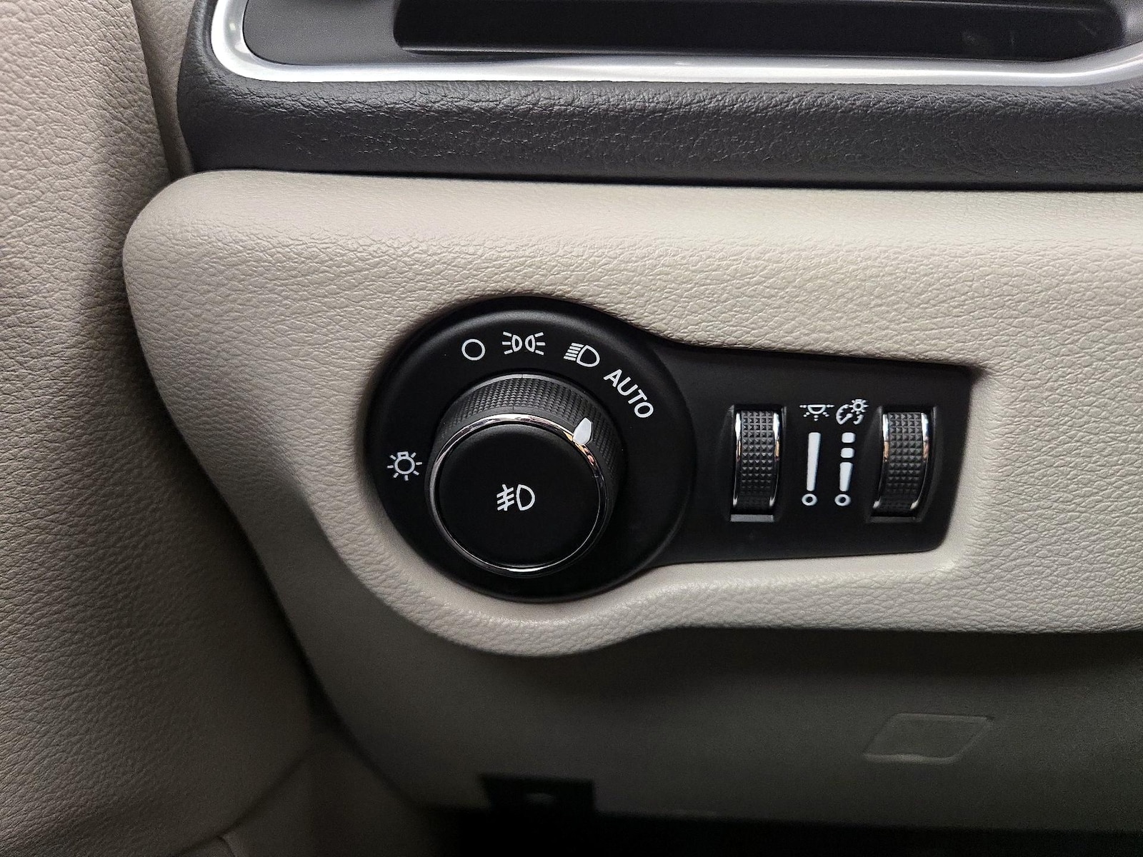 2018 Chrysler Pacifica Hybrid Limited - Photo 14