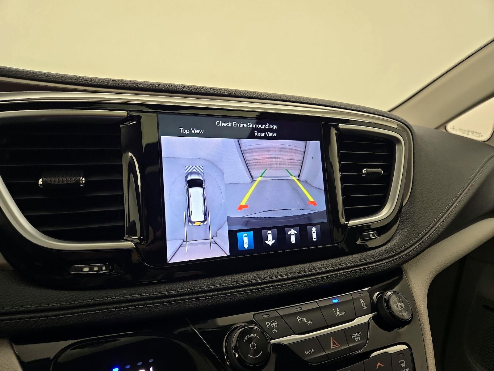 2018 Chrysler Pacifica Hybrid Limited - Photo 16