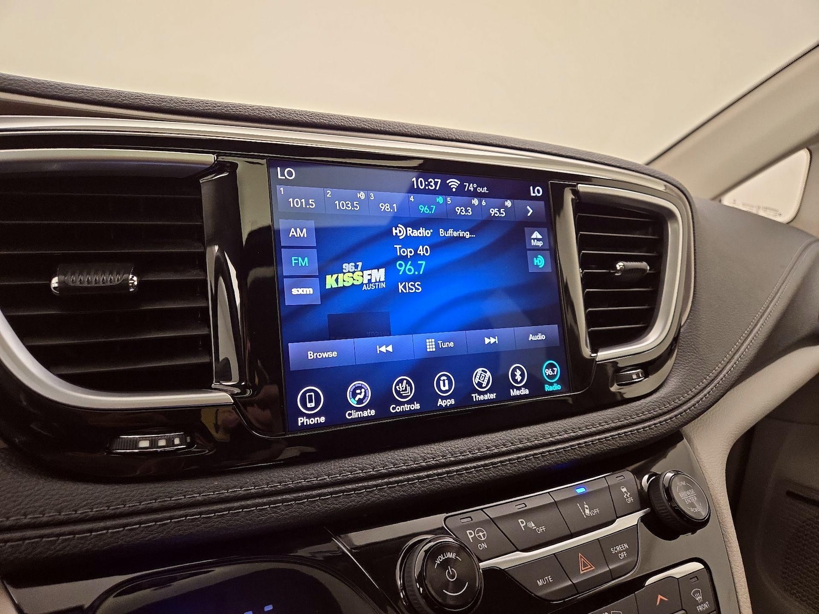 2018 Chrysler Pacifica Hybrid Limited - Photo 17