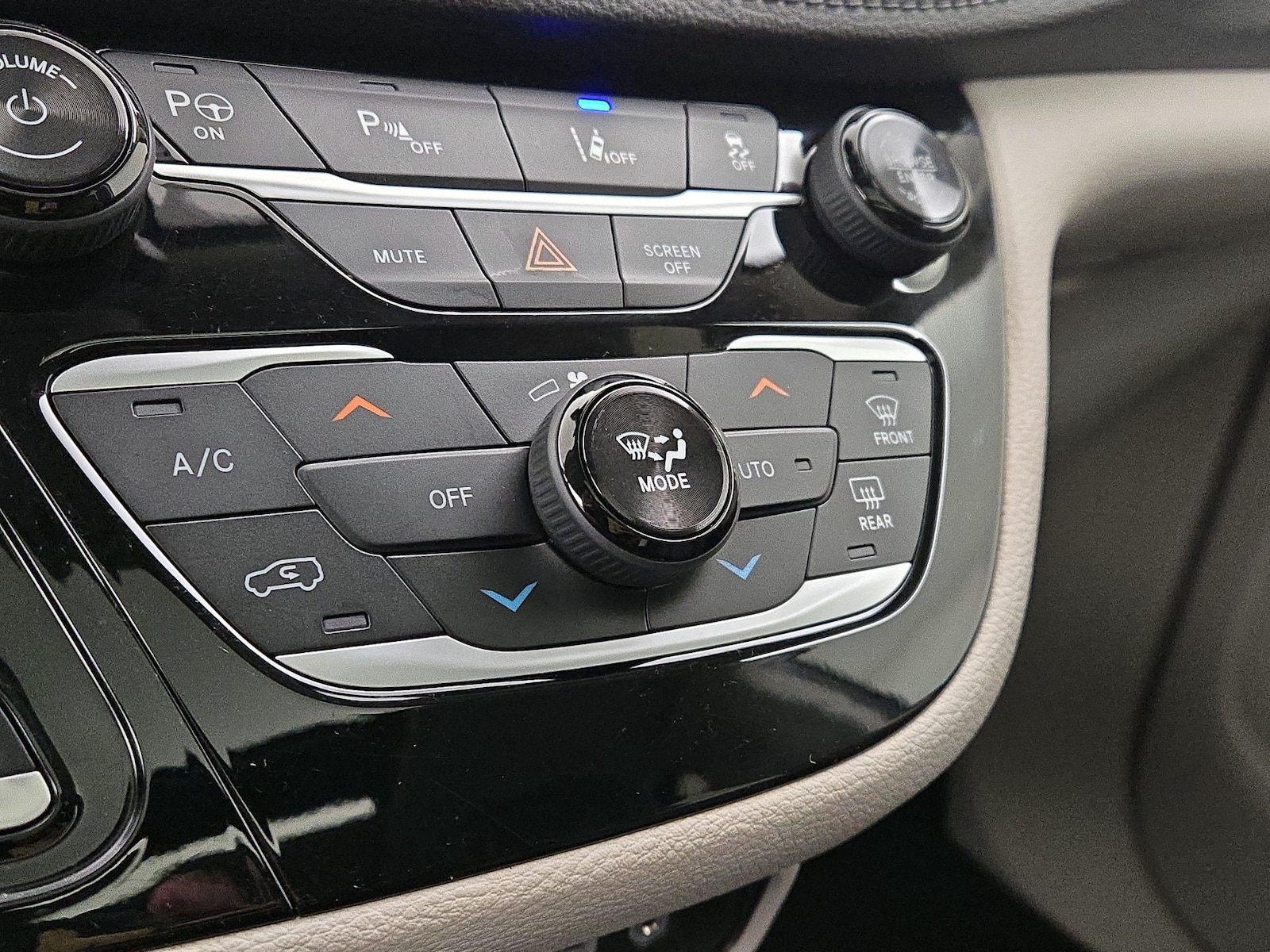 2018 Chrysler Pacifica Hybrid Limited - Photo 18