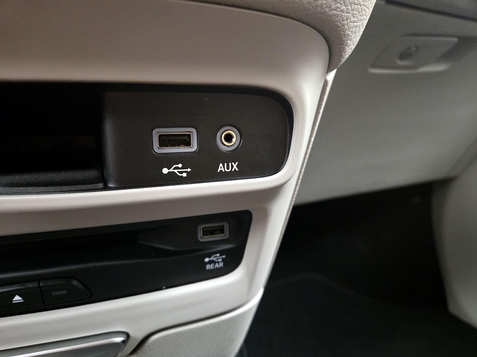 2018 Chrysler Pacifica Hybrid Limited - Photo 20