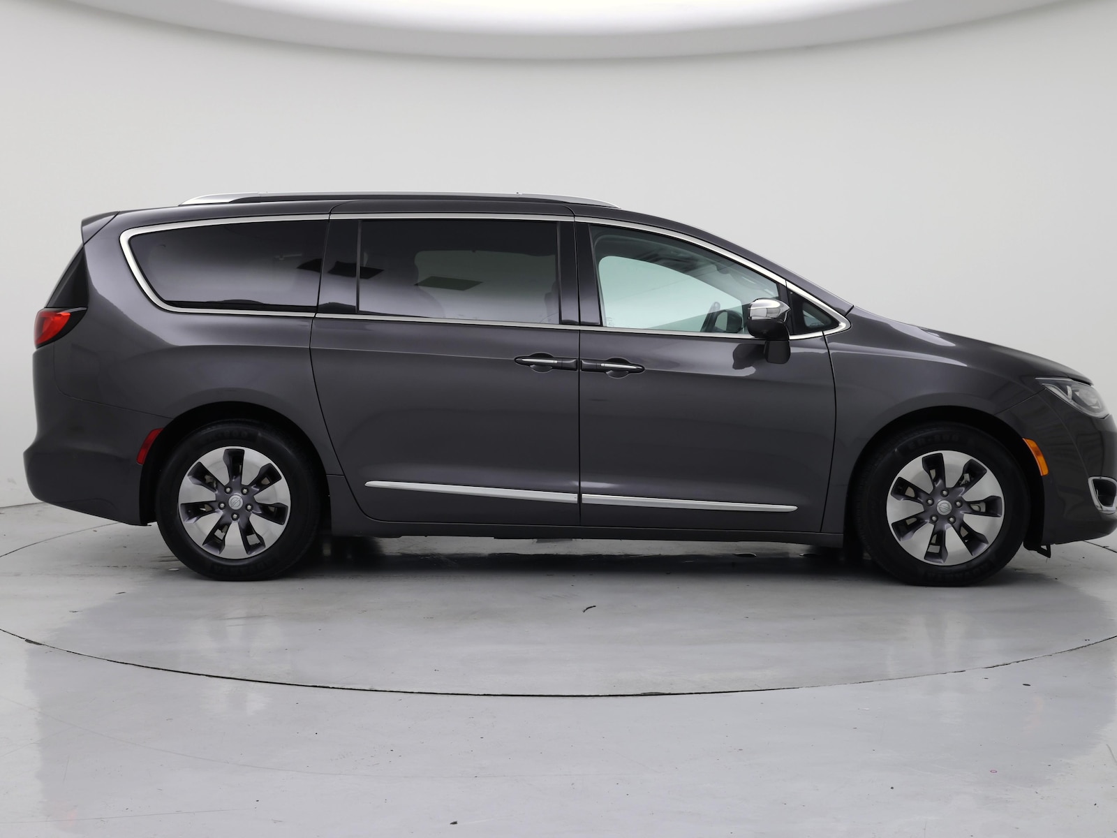 2018 Chrysler Pacifica Hybrid Limited - Photo 8
