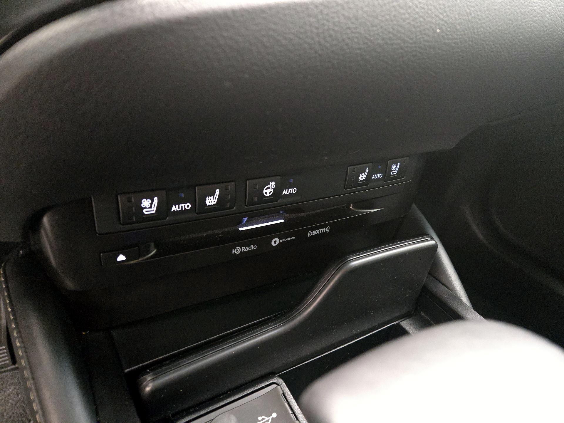 Thumbnail: 2019 Lexus ES - 17