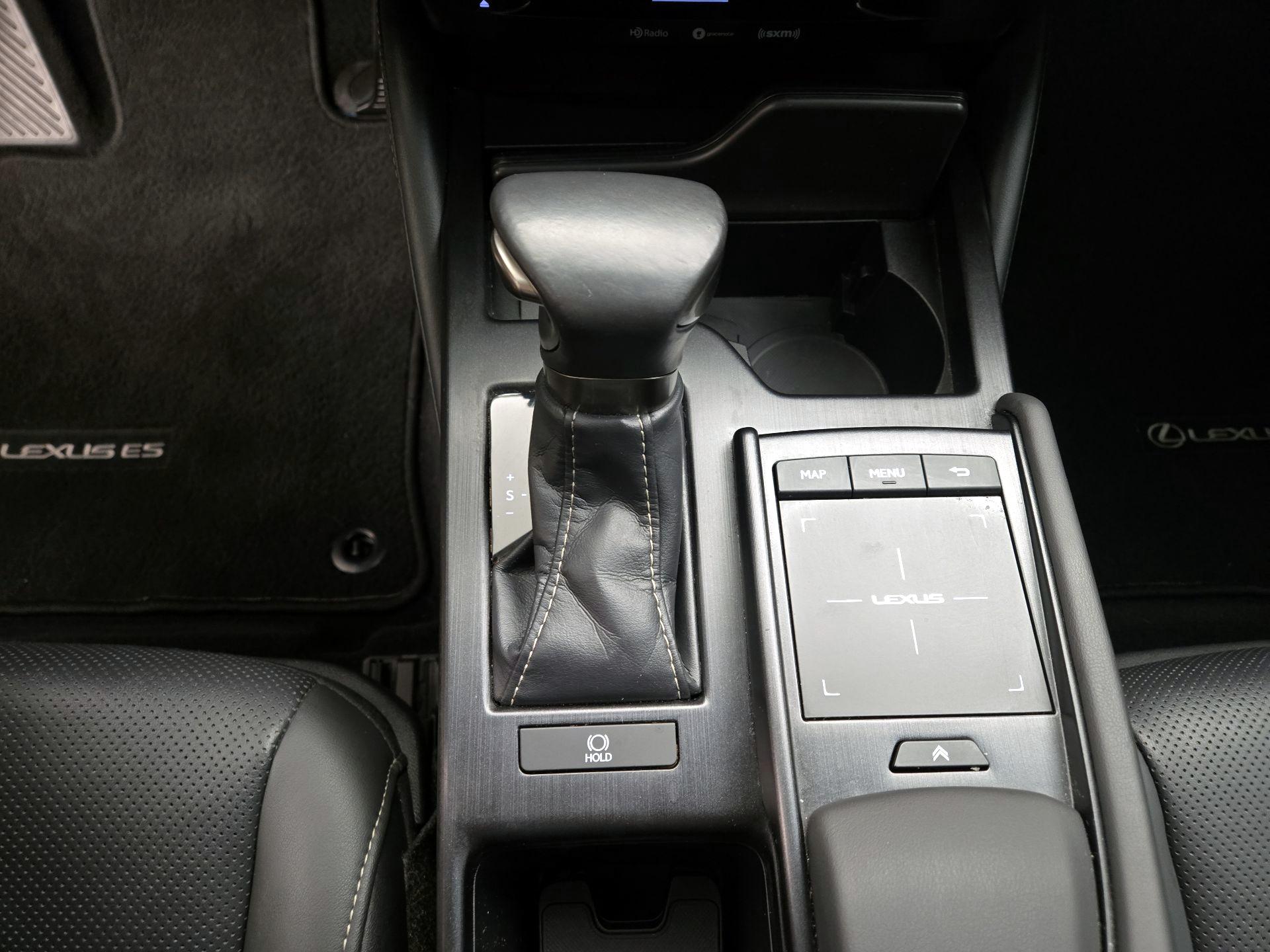 Thumbnail: 2019 Lexus ES - 18