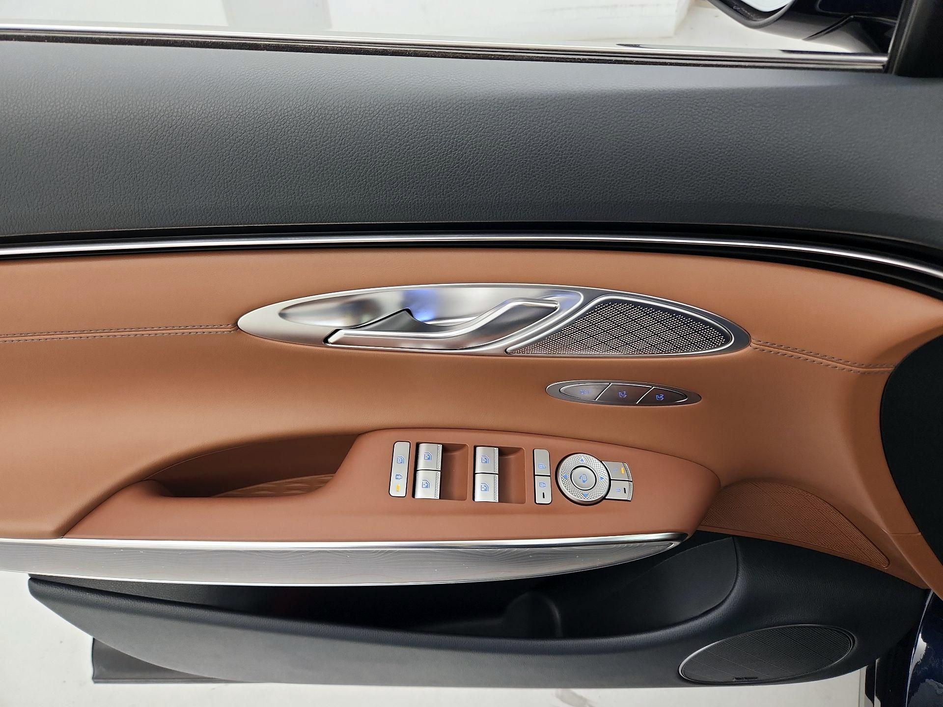 Thumbnail: 2022 Genesis GV70 - 12