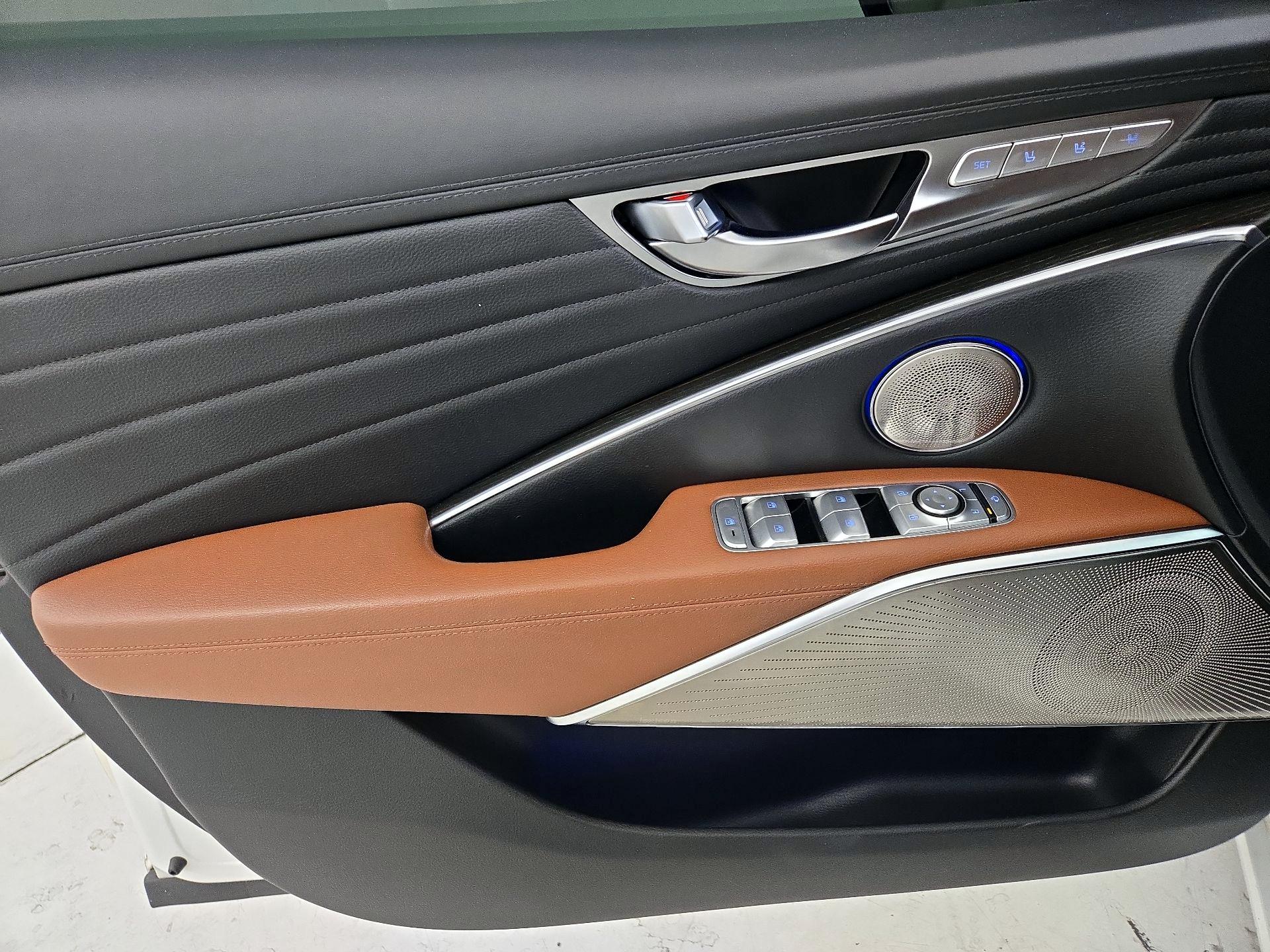 Thumbnail: 2019 Kia K900 - 12