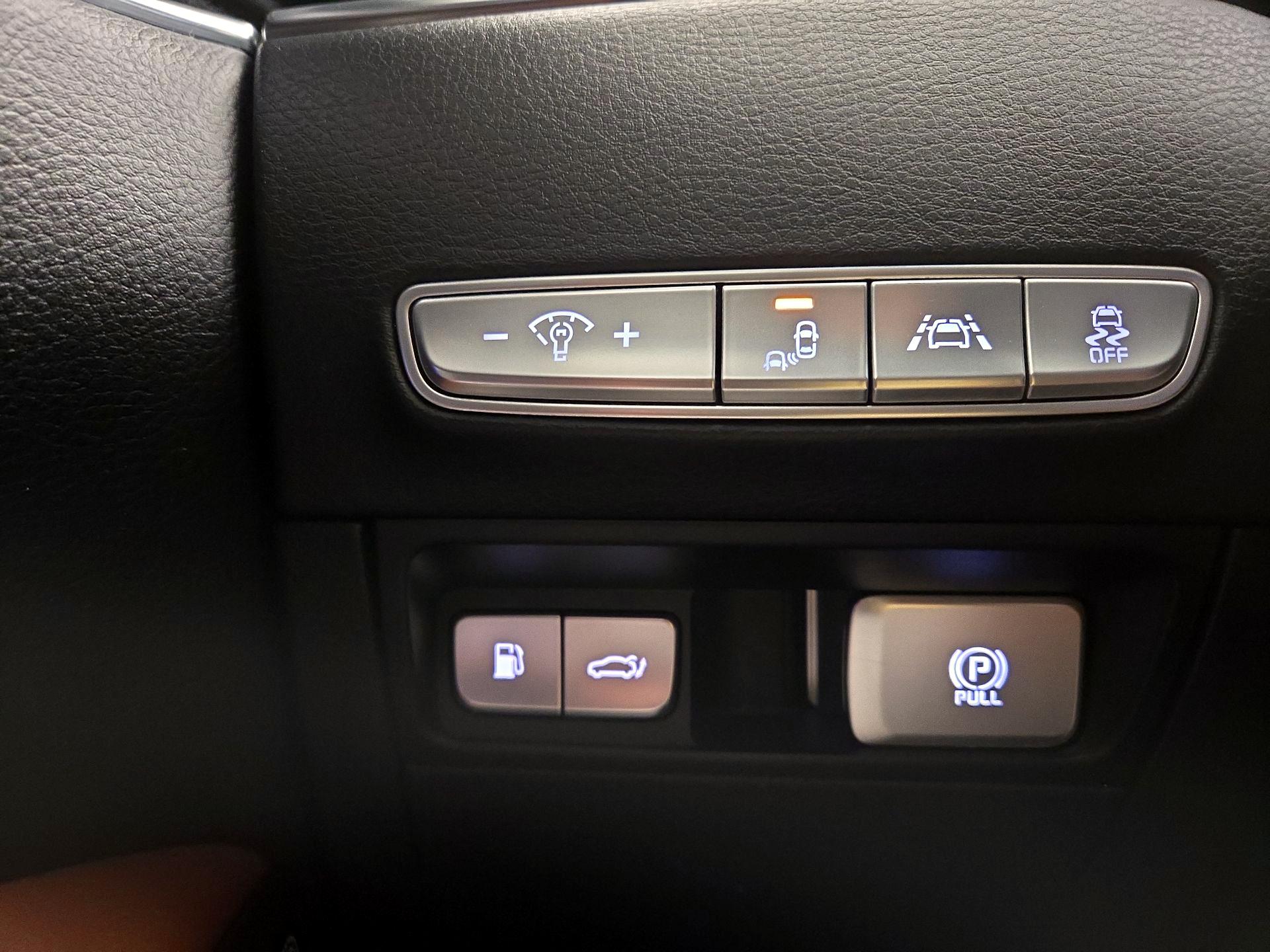 Thumbnail: 2019 Kia K900 - 13