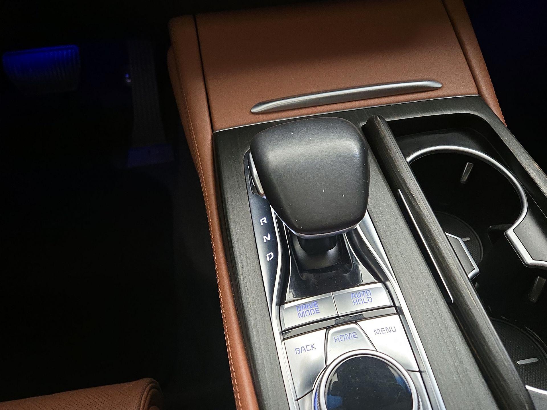 Thumbnail: 2019 Kia K900 - 18