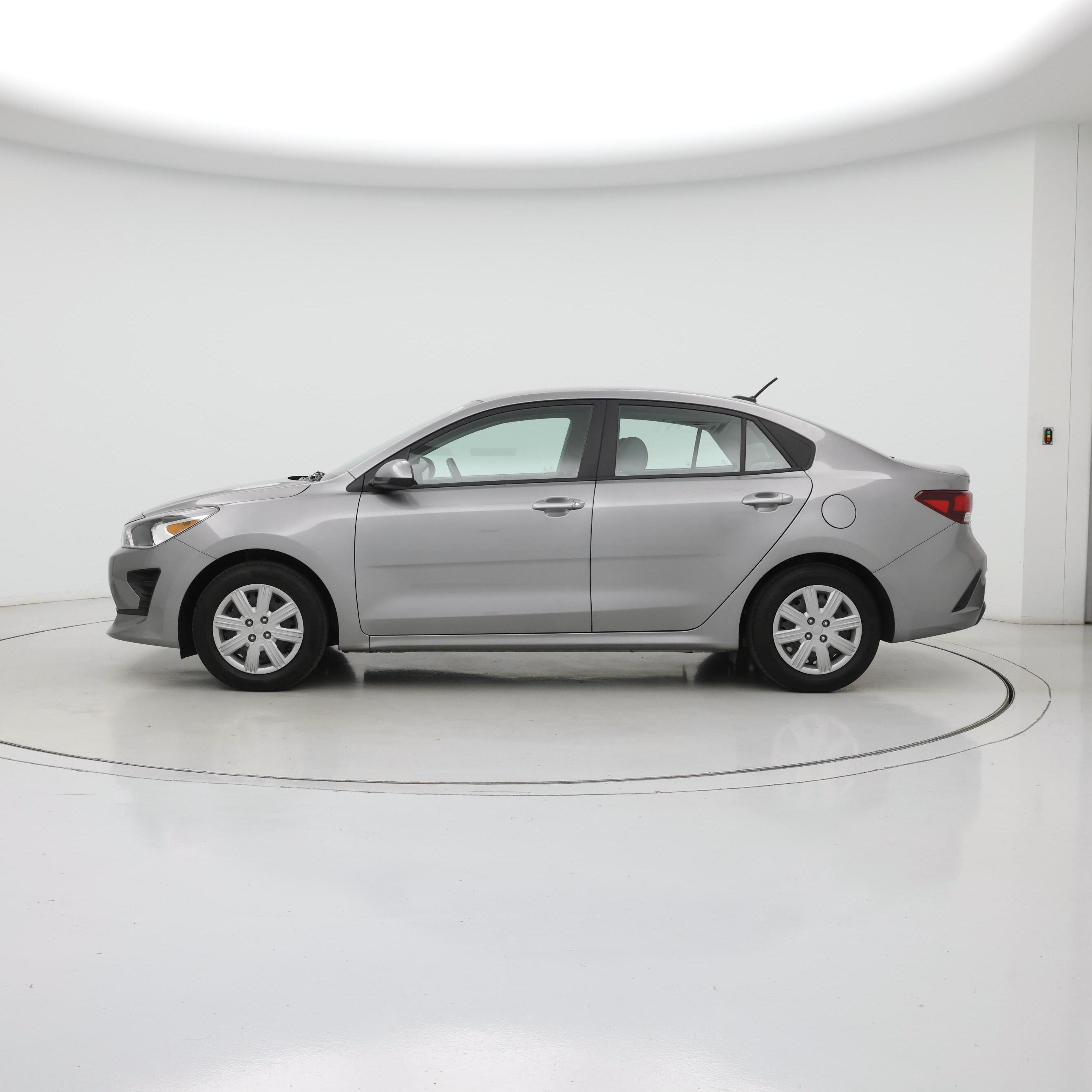 Thumbnail: 2023 Kia Rio - 3