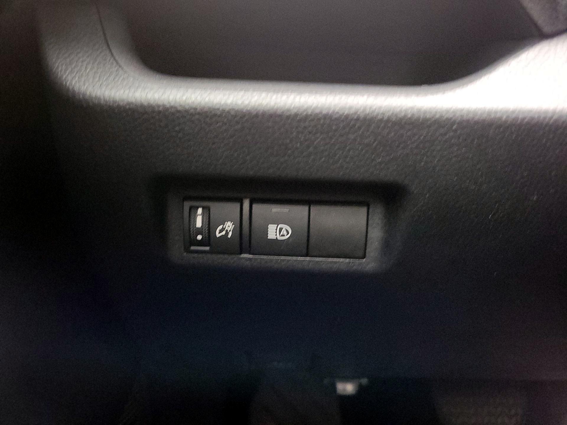 Thumbnail: 2019 Toyota RAV4 - 13