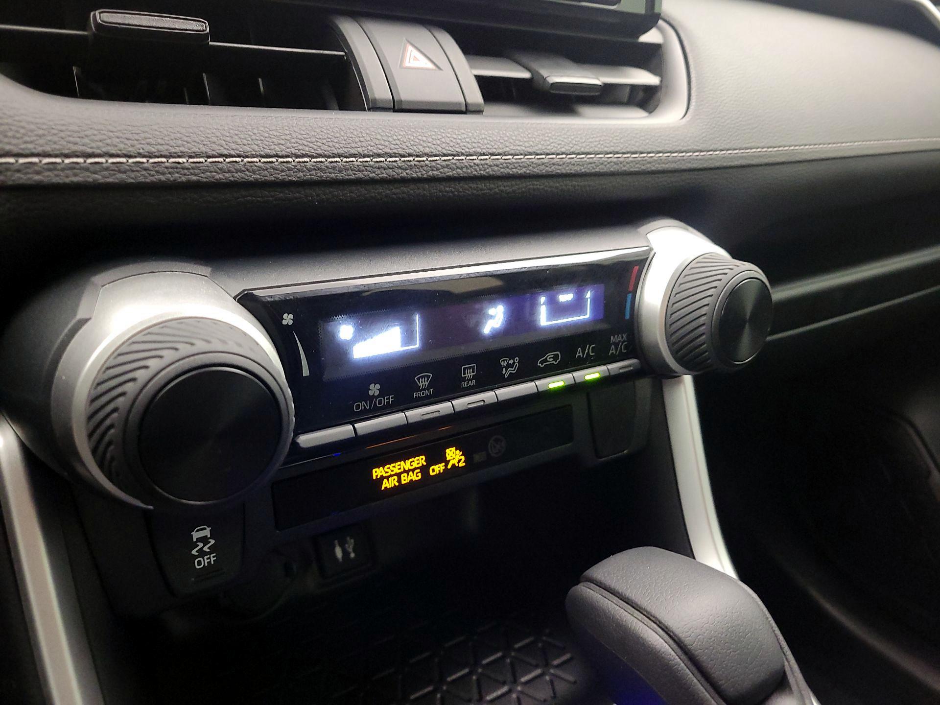 Thumbnail: 2019 Toyota RAV4 - 16