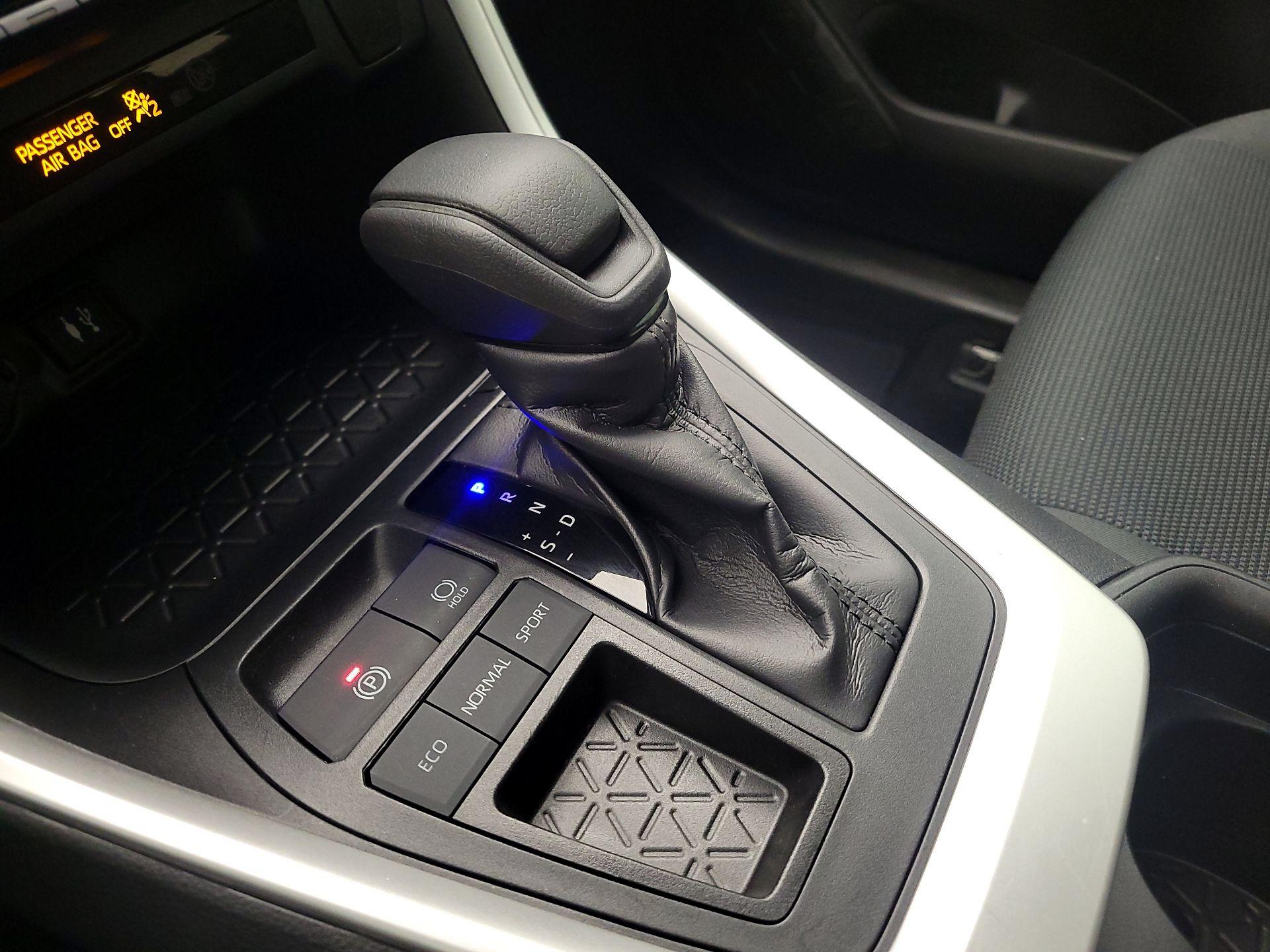 Thumbnail: 2019 Toyota RAV4 - 17