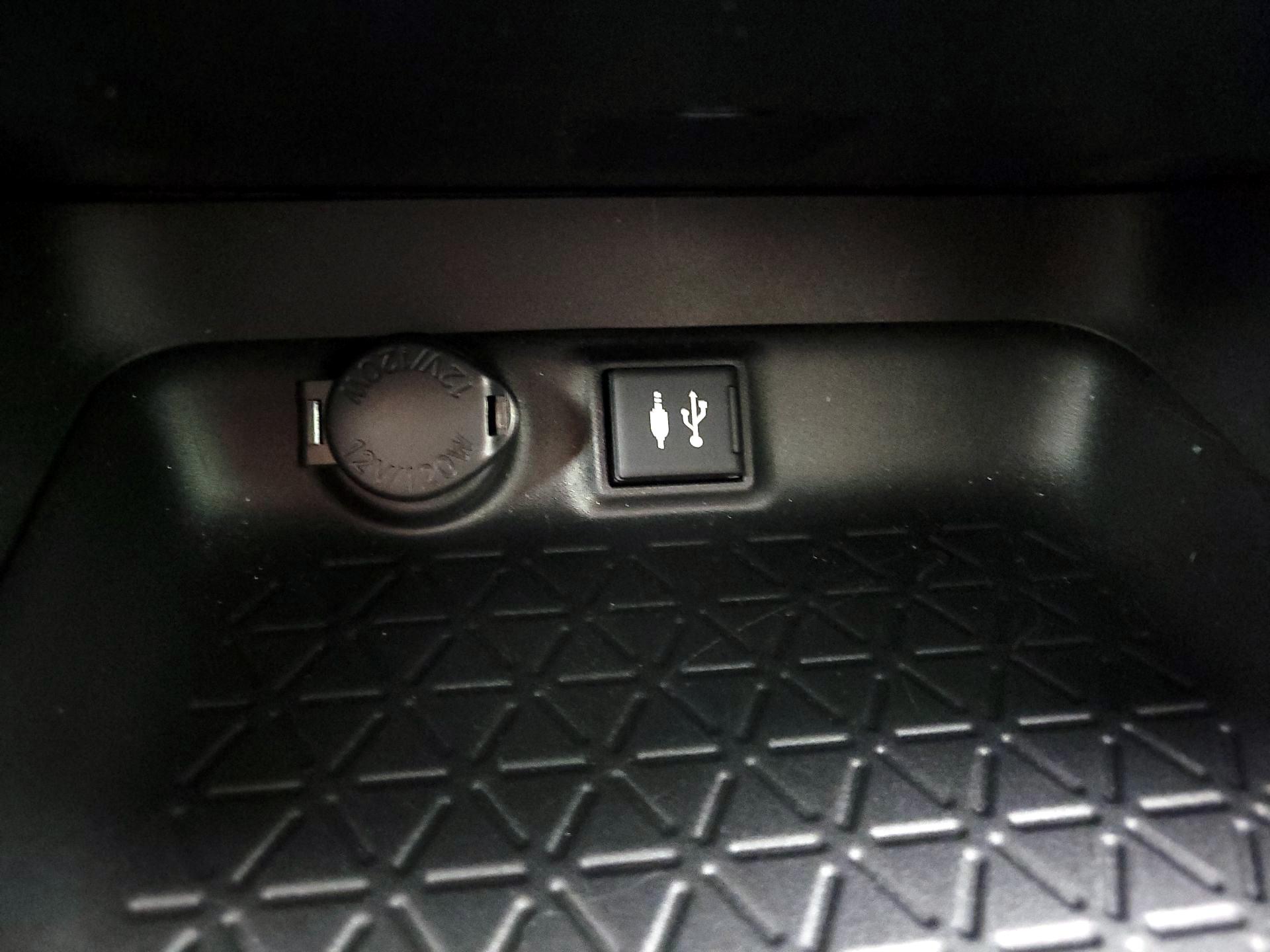 Thumbnail: 2019 Toyota RAV4 - 18