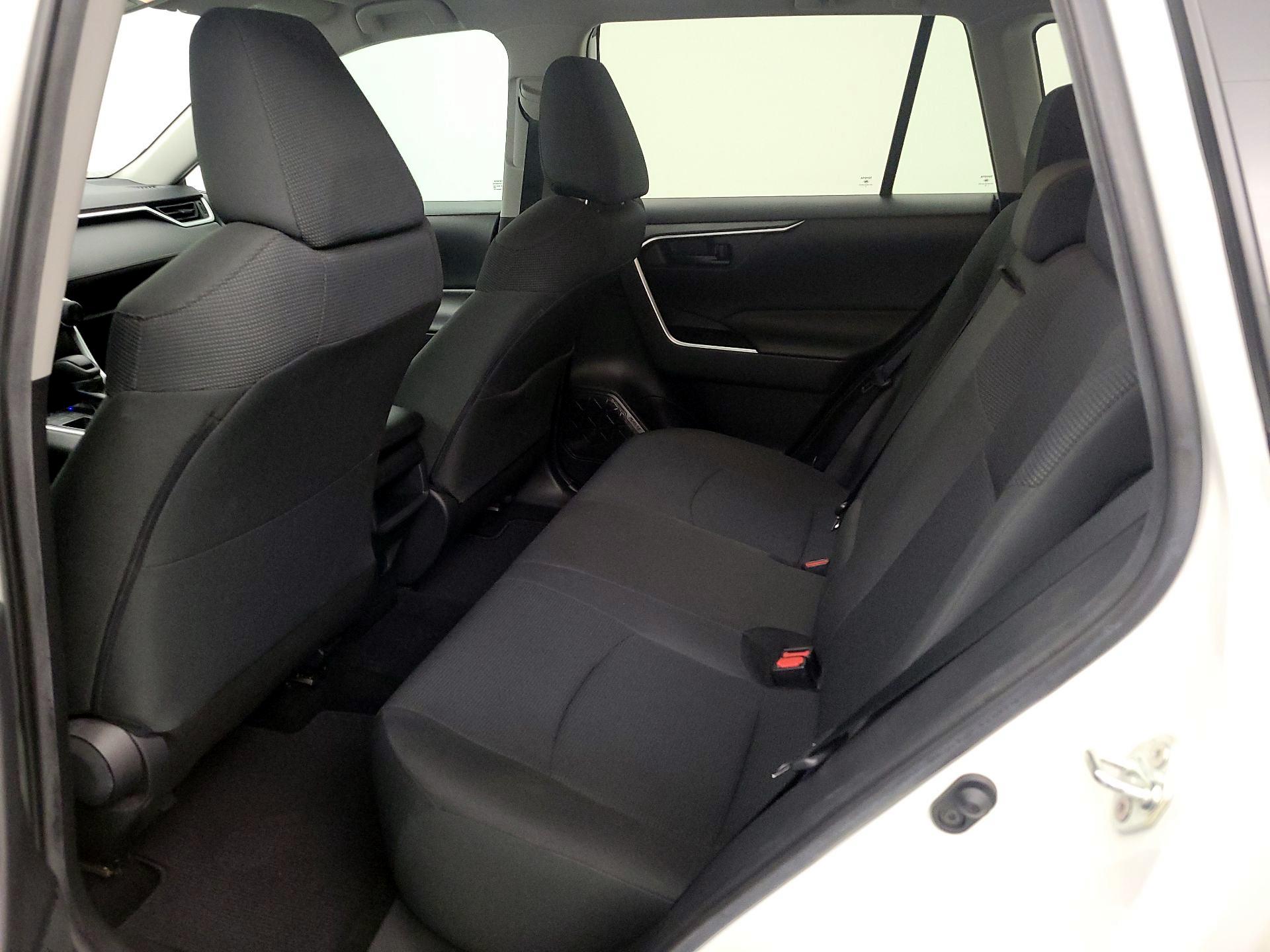 Thumbnail: 2019 Toyota RAV4 - 19