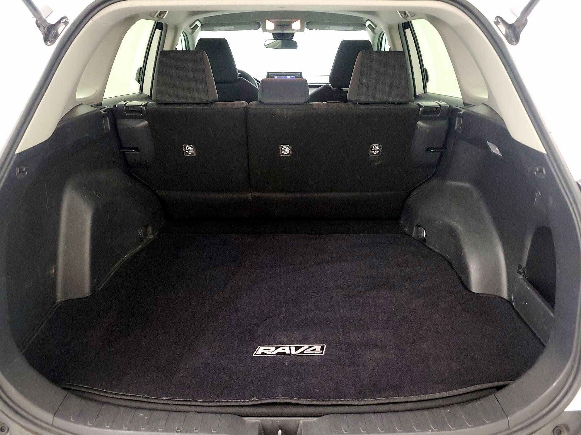 Thumbnail: 2019 Toyota RAV4 - 20