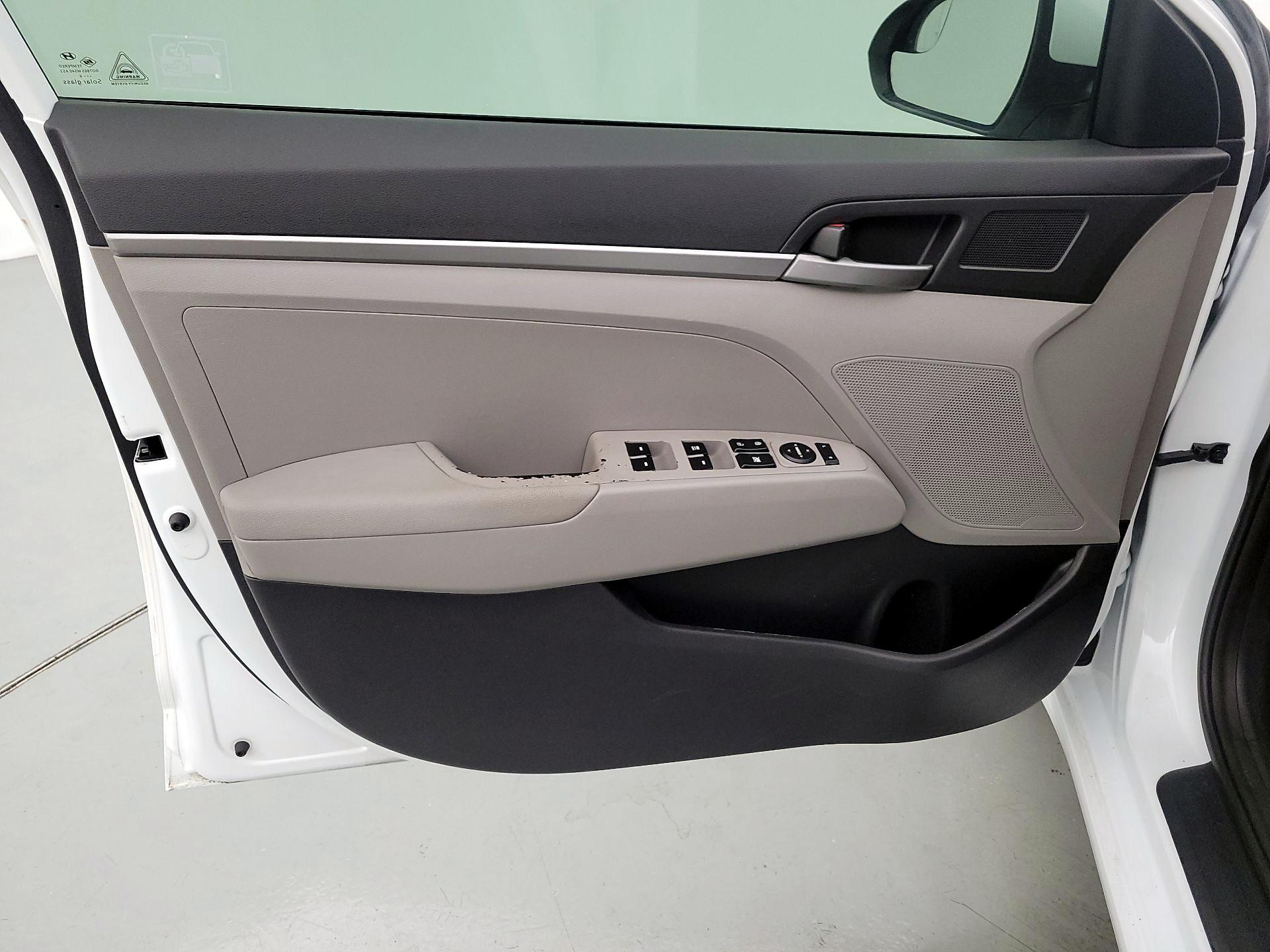 Thumbnail: 2017 Hyundai Elantra - 12