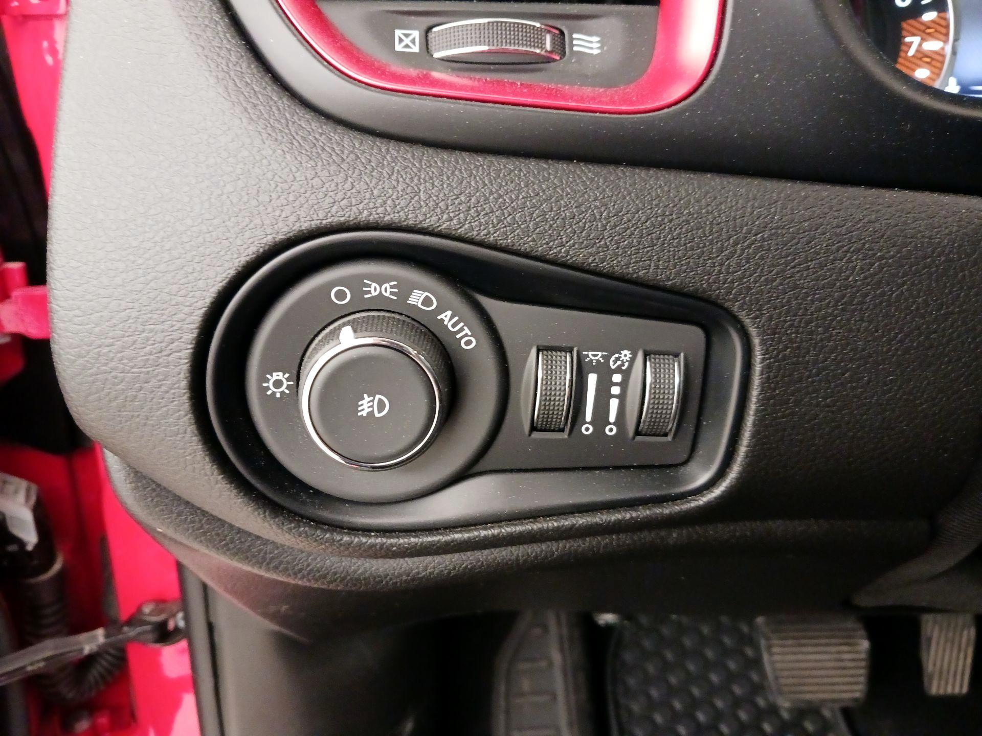 Thumbnail: 2022 Jeep Renegade - 13