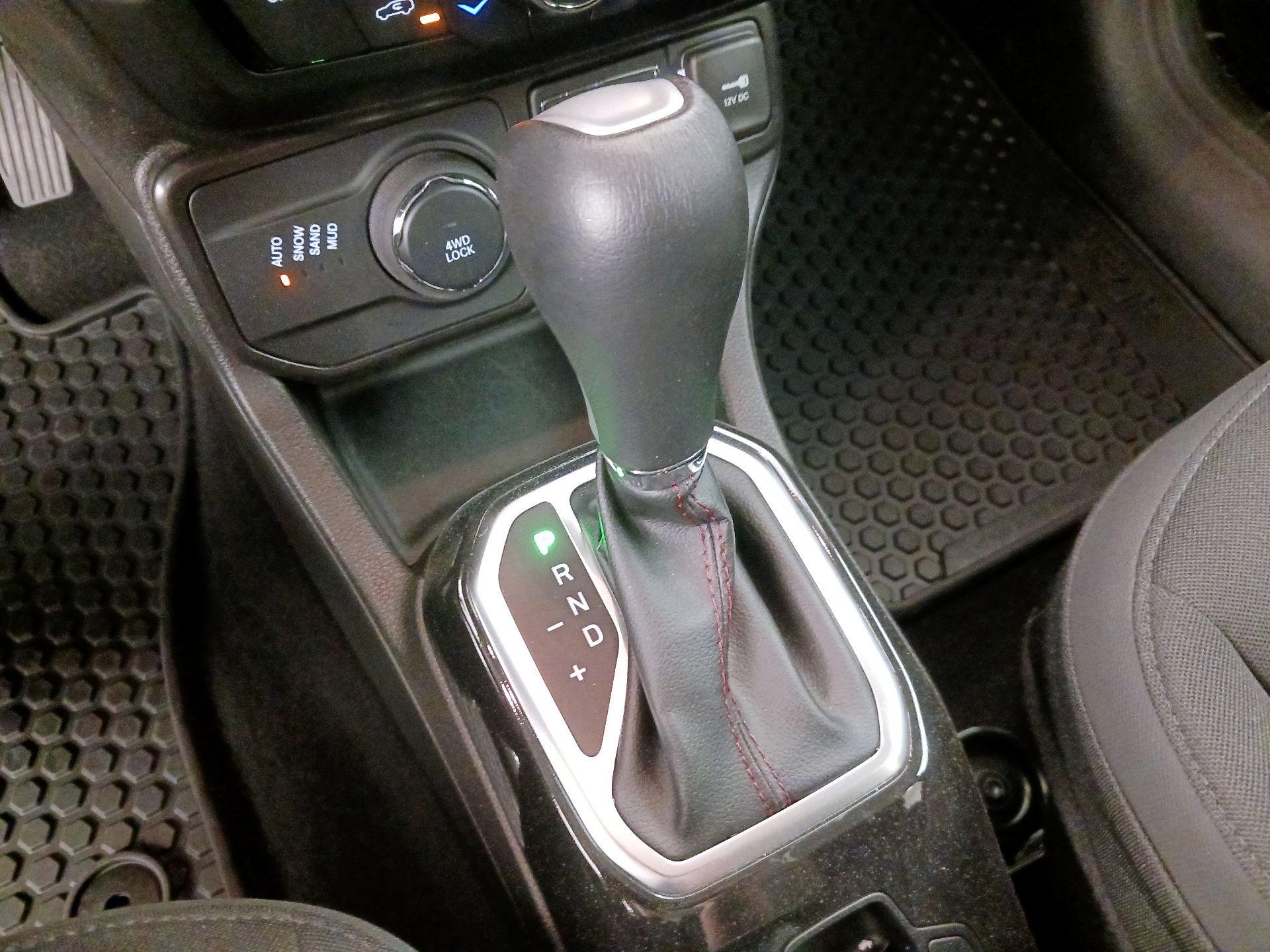 Thumbnail: 2022 Jeep Renegade - 18