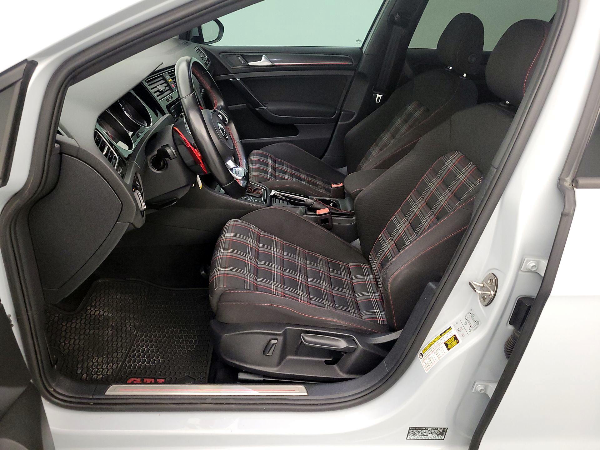 Thumbnail: 2018 Volkswagen Golf - 11