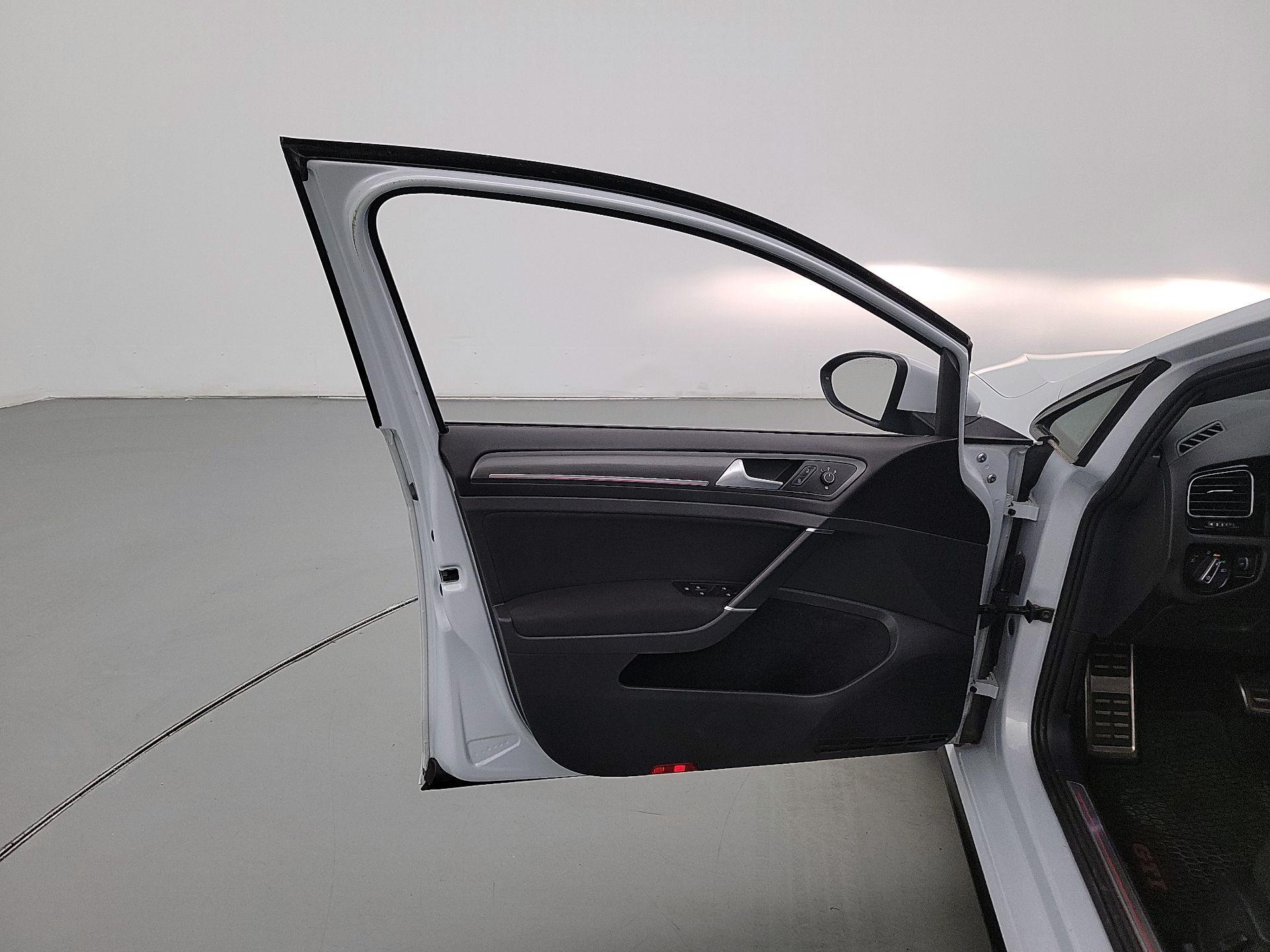 Thumbnail: 2018 Volkswagen Golf - 12