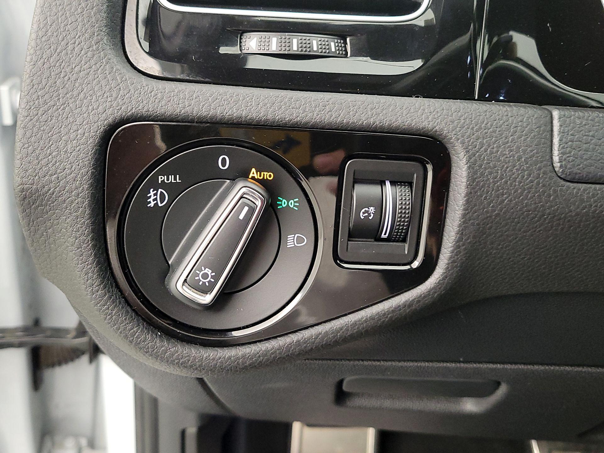 Thumbnail: 2018 Volkswagen Golf - 13