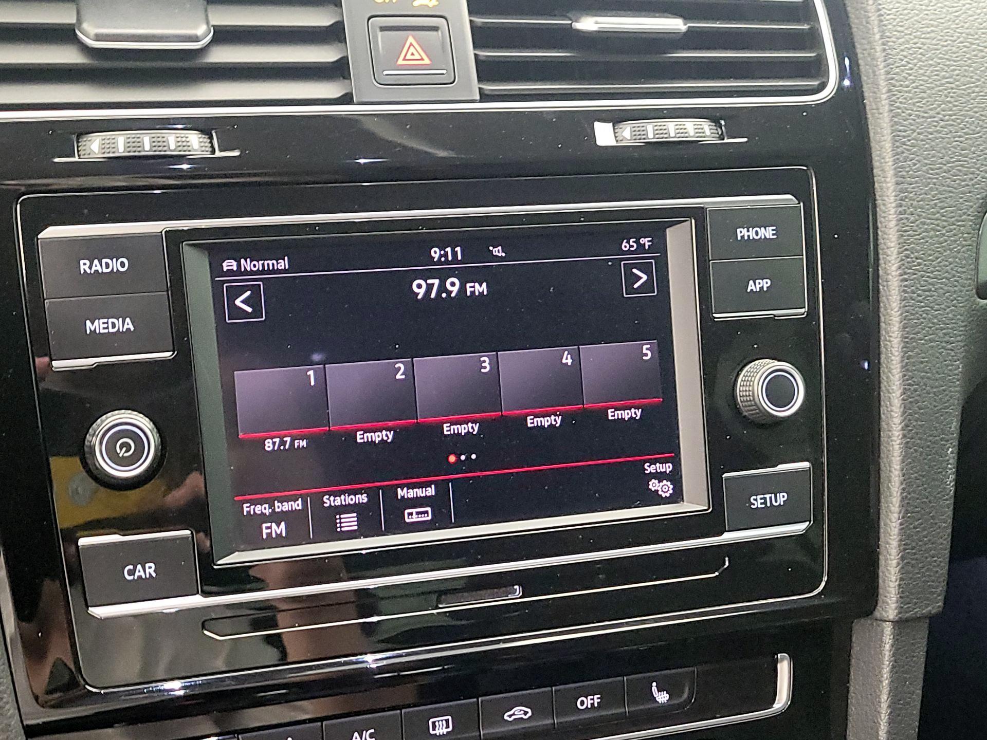 Thumbnail: 2018 Volkswagen Golf - 15