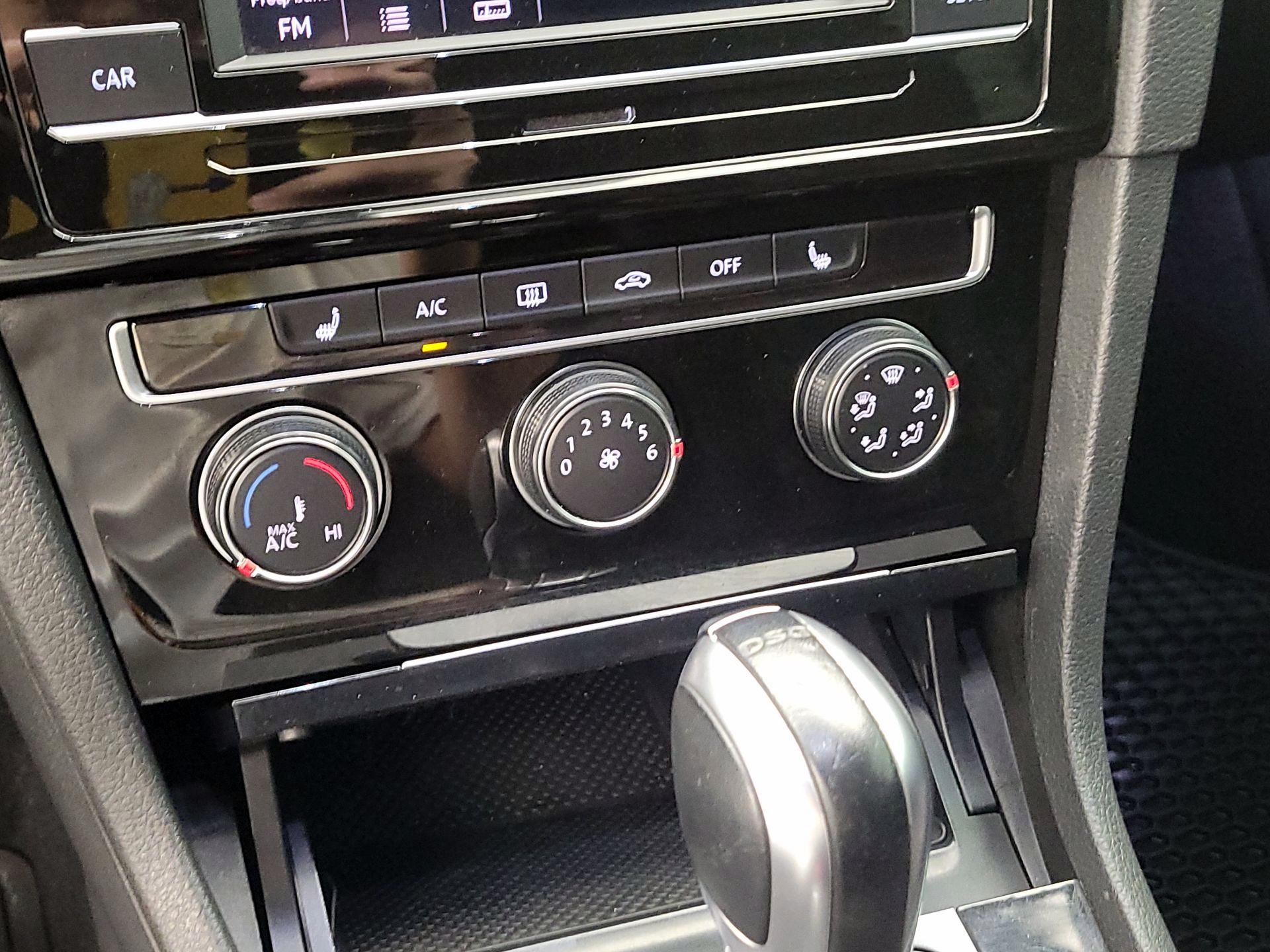 Thumbnail: 2018 Volkswagen Golf - 16