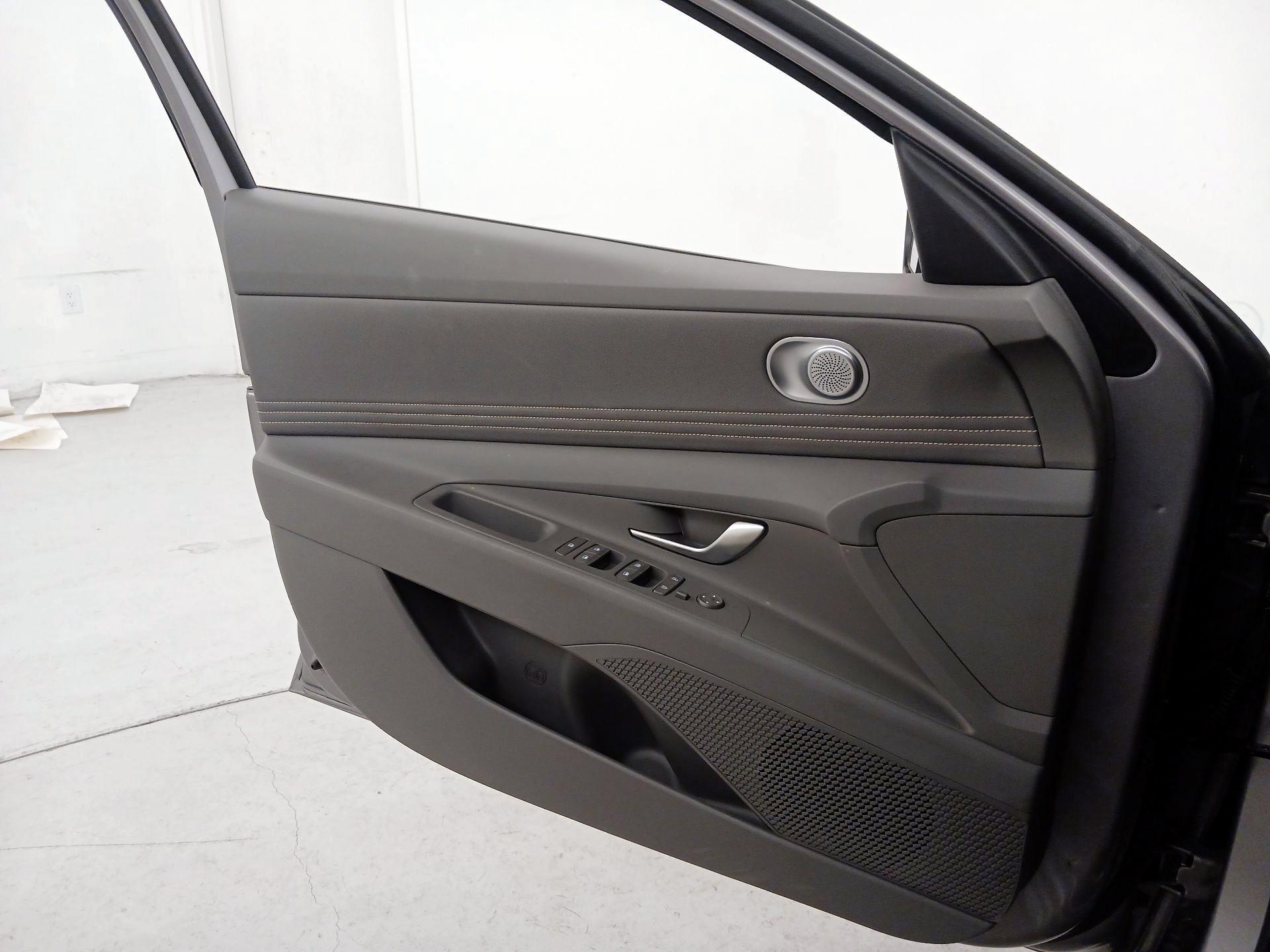 Thumbnail: 2025 Hyundai Elantra - 12