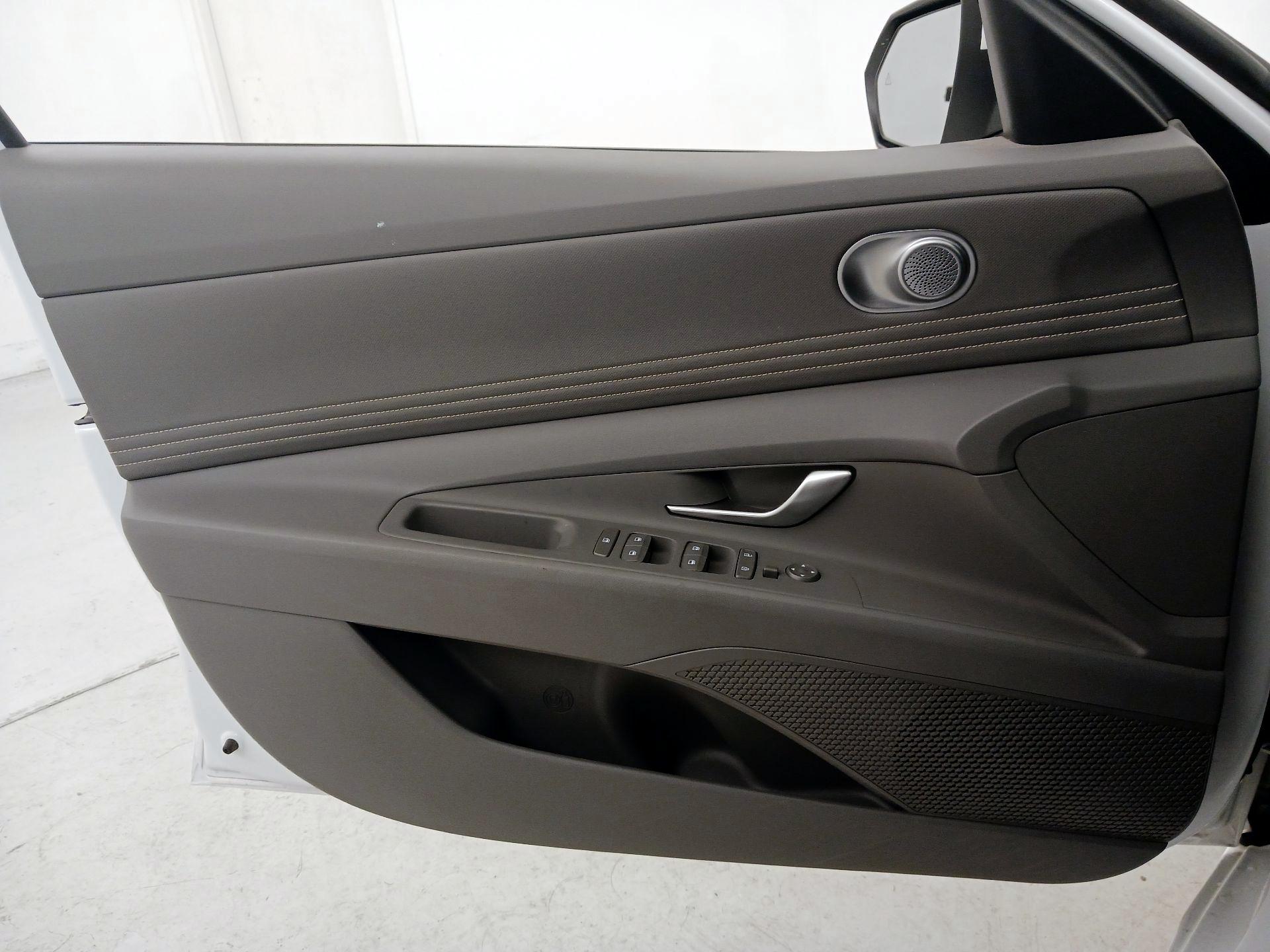 Thumbnail: 2025 Hyundai Elantra - 12