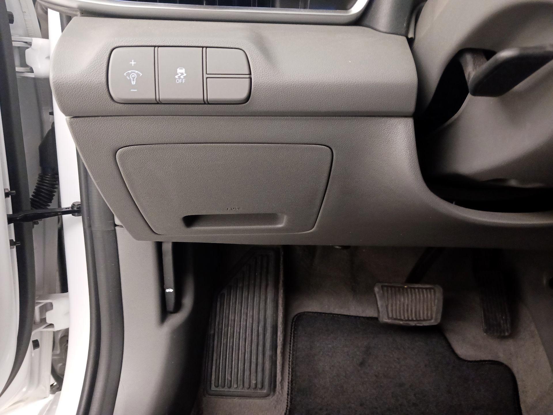 Thumbnail: 2025 Hyundai Elantra - 13