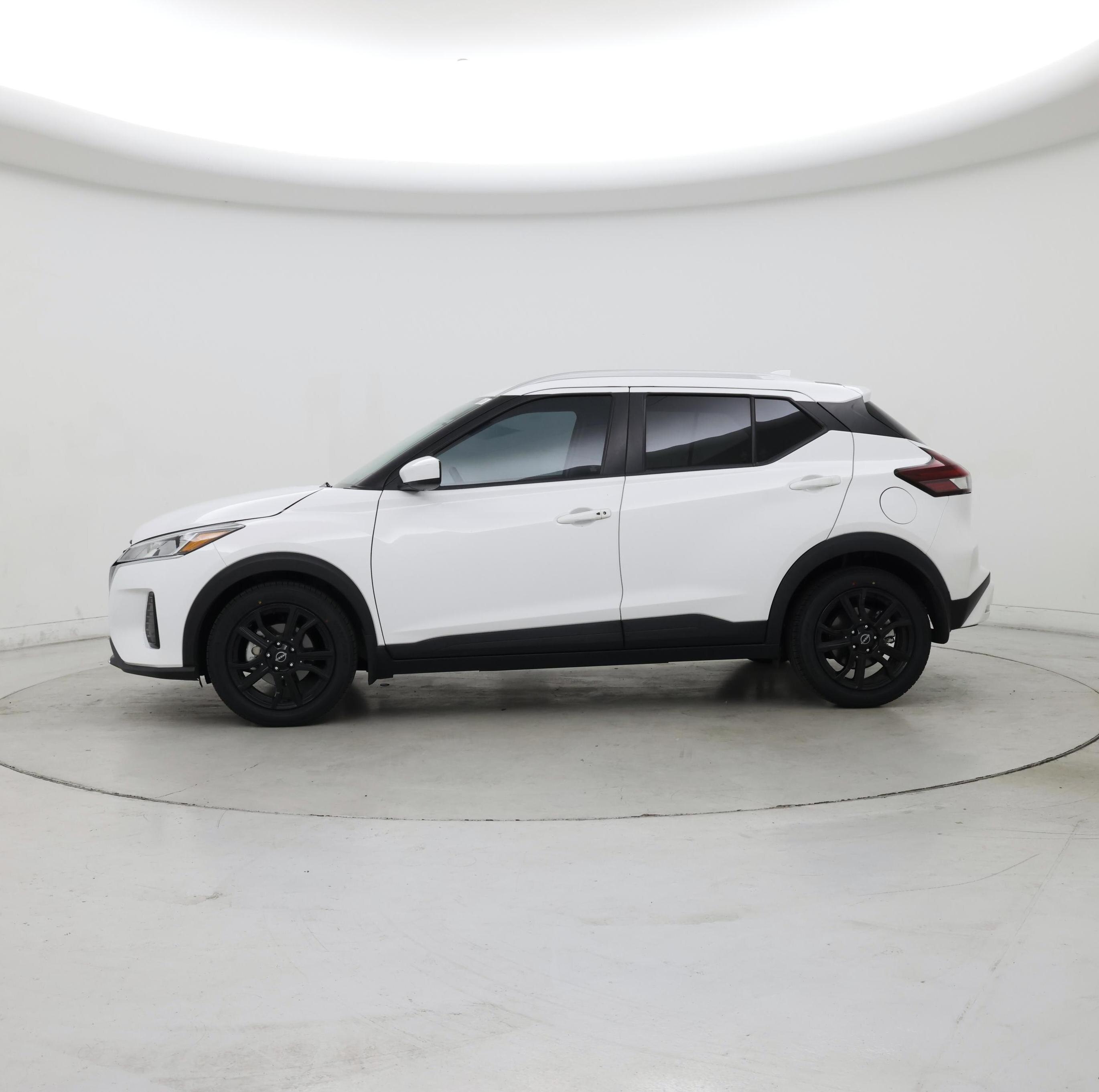 Thumbnail: 2023 Nissan Kicks - 3