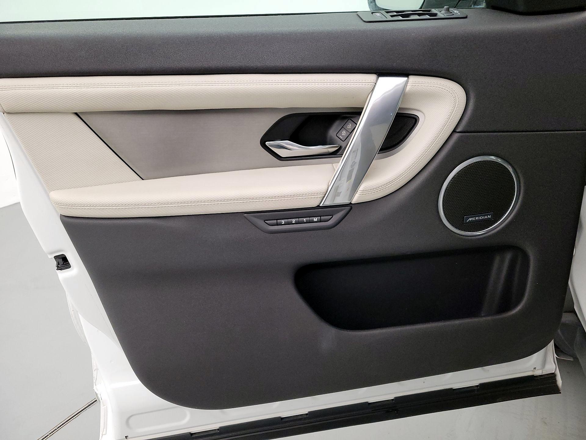 Thumbnail: 2021 Land Rover Discovery Sport - 12