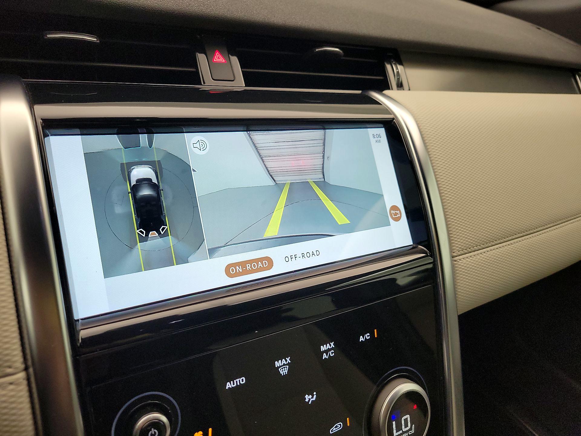 Thumbnail: 2021 Land Rover Discovery Sport - 15