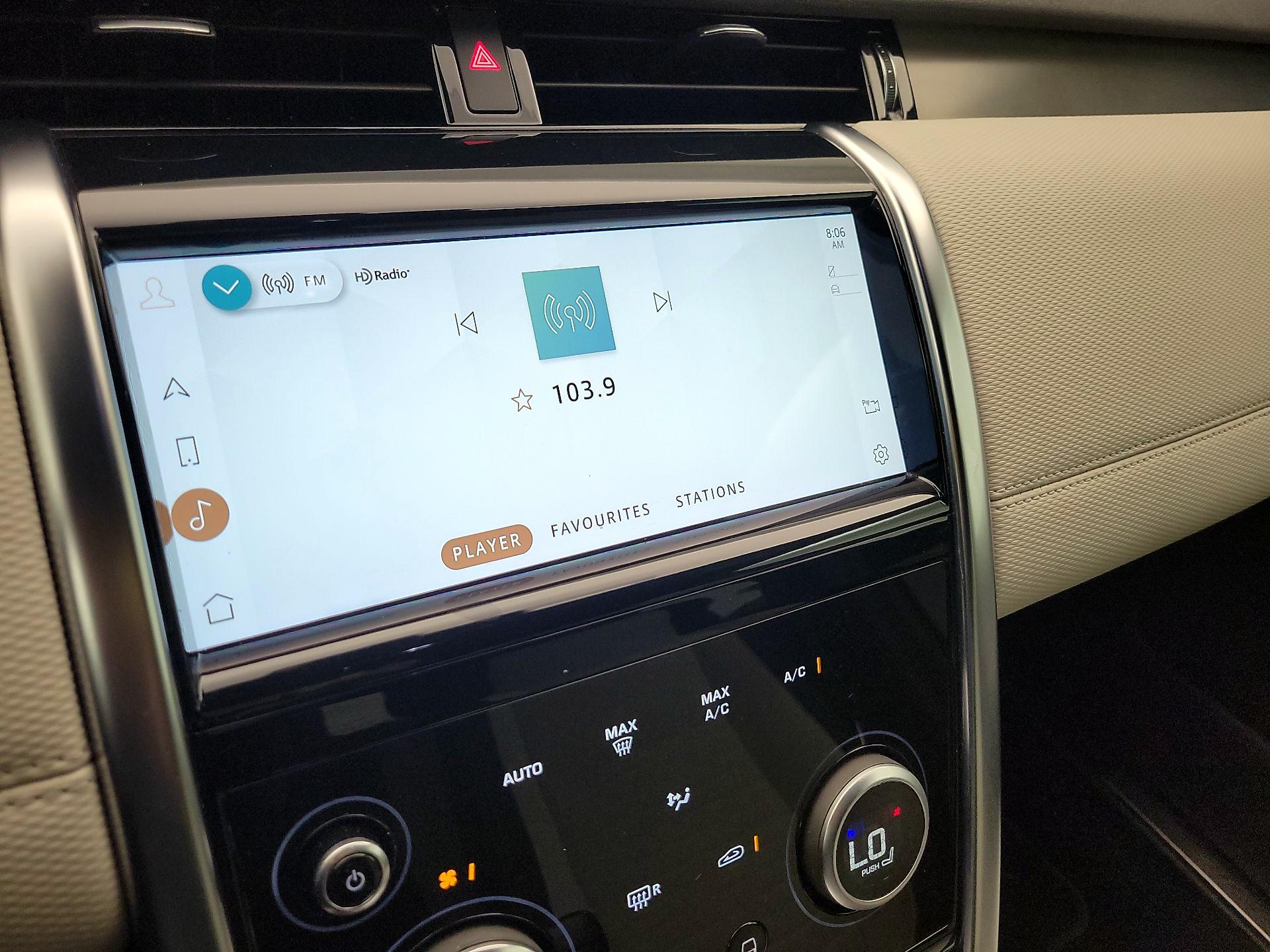 Thumbnail: 2021 Land Rover Discovery Sport - 16