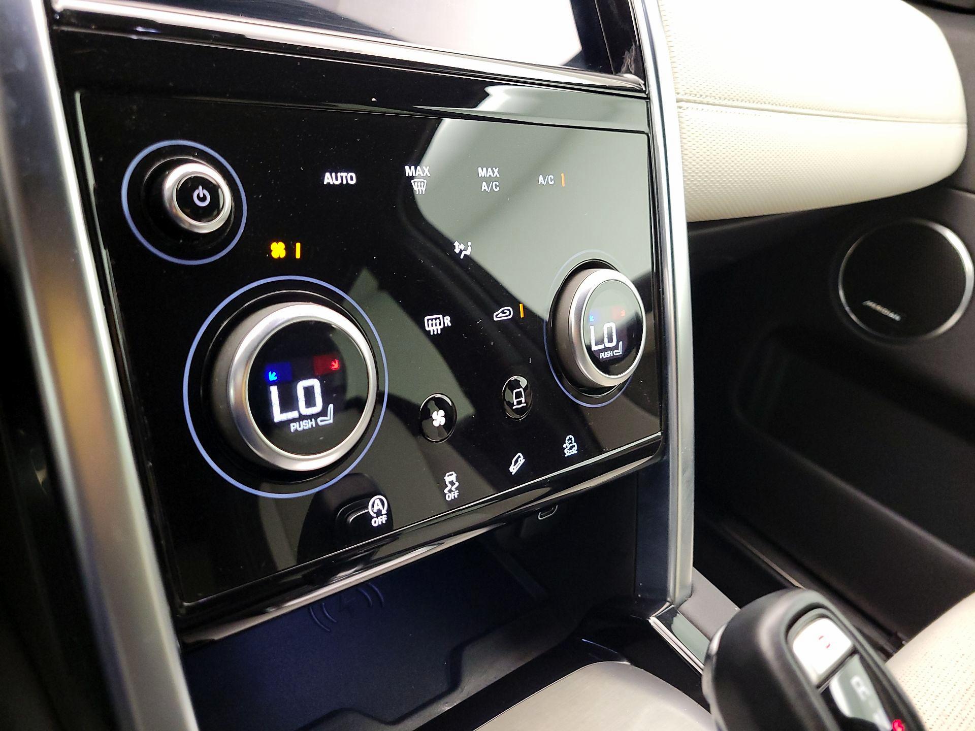 Thumbnail: 2021 Land Rover Discovery Sport - 17