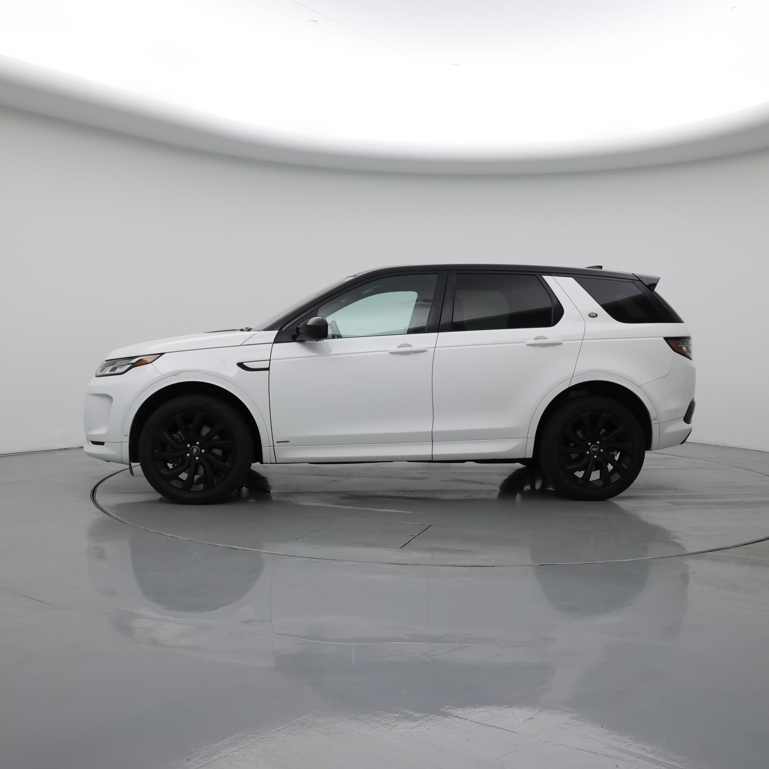 Thumbnail: 2021 Land Rover Discovery Sport - 3