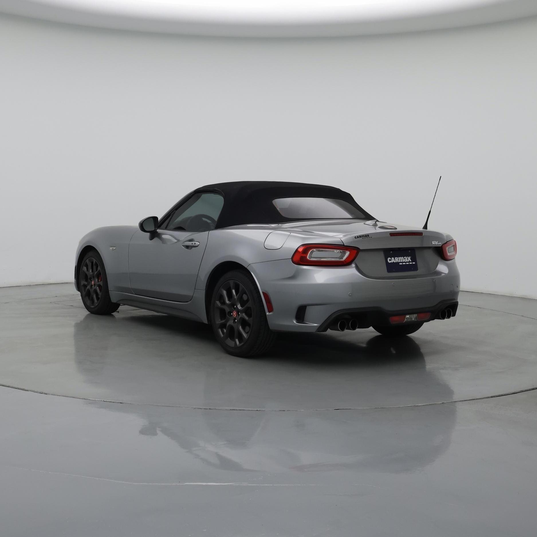 Thumbnail: 2017 Fiat 124 Spider - 2