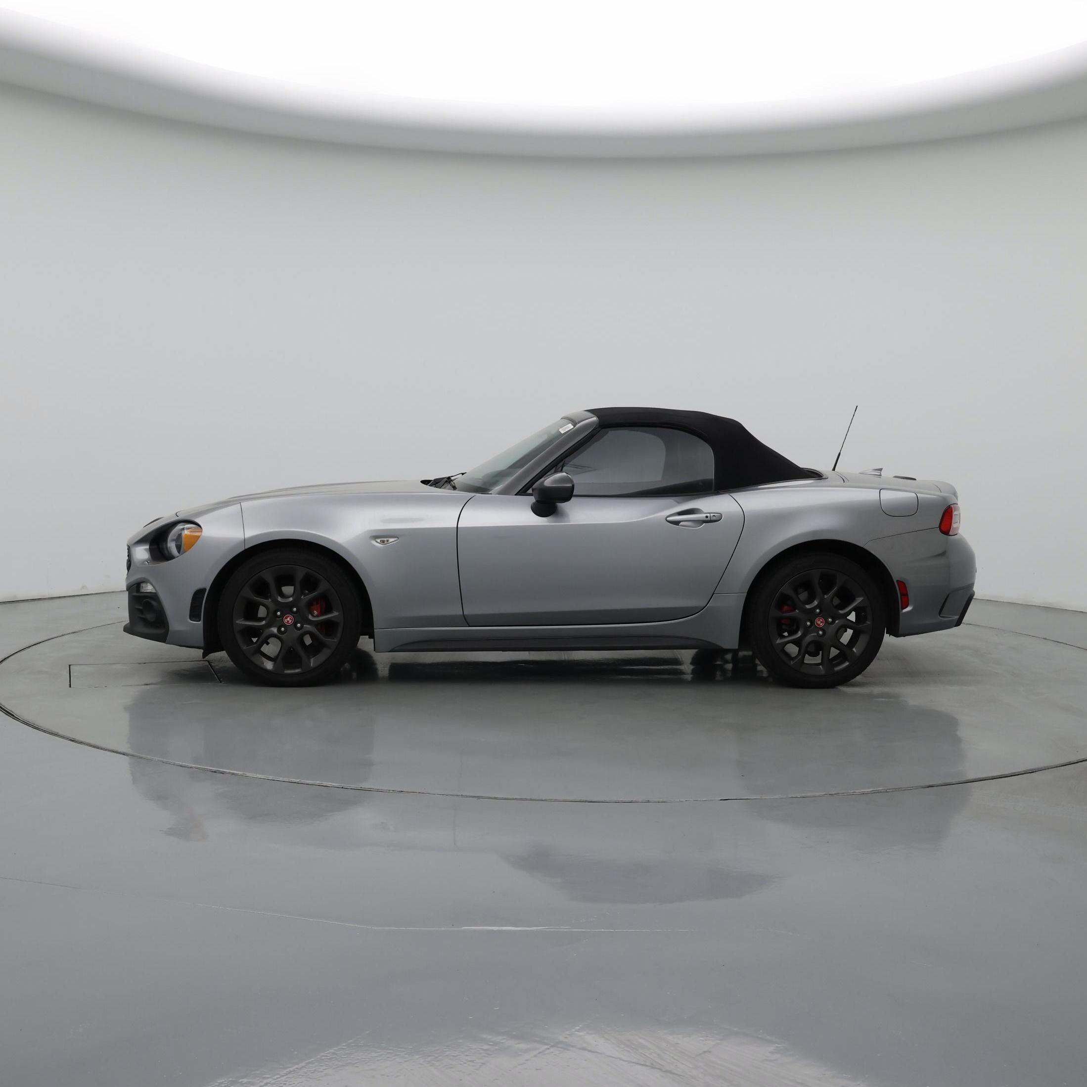 Thumbnail: 2017 Fiat 124 Spider - 3