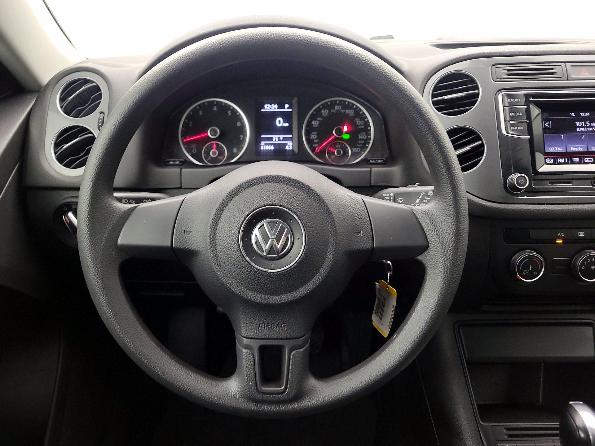 Thumbnail: 2017 Volkswagen Tiguan - 10