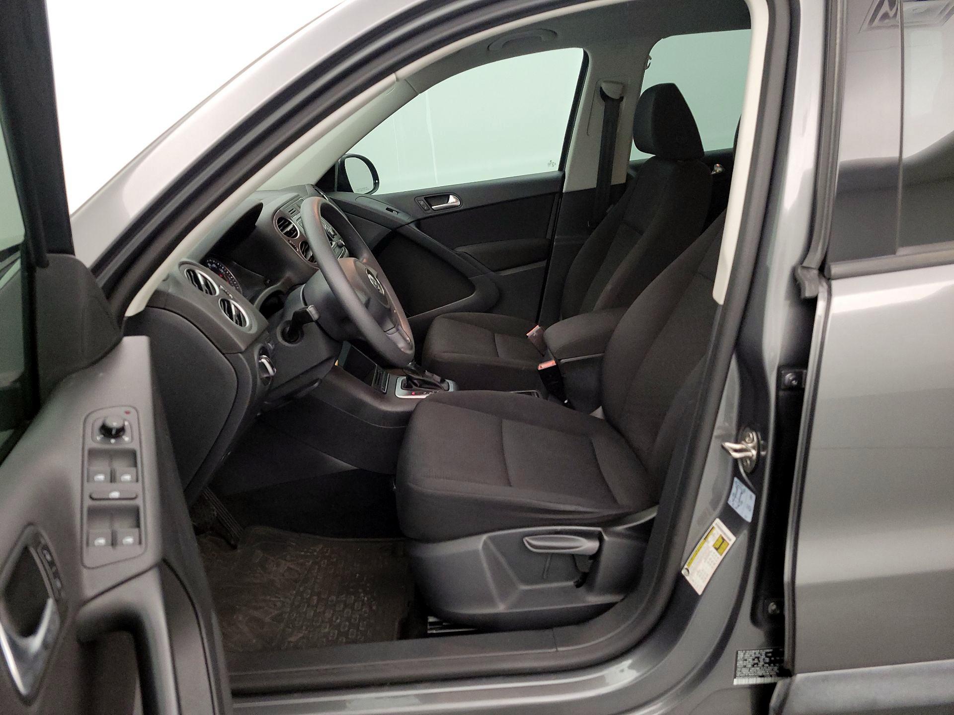 Thumbnail: 2017 Volkswagen Tiguan - 11