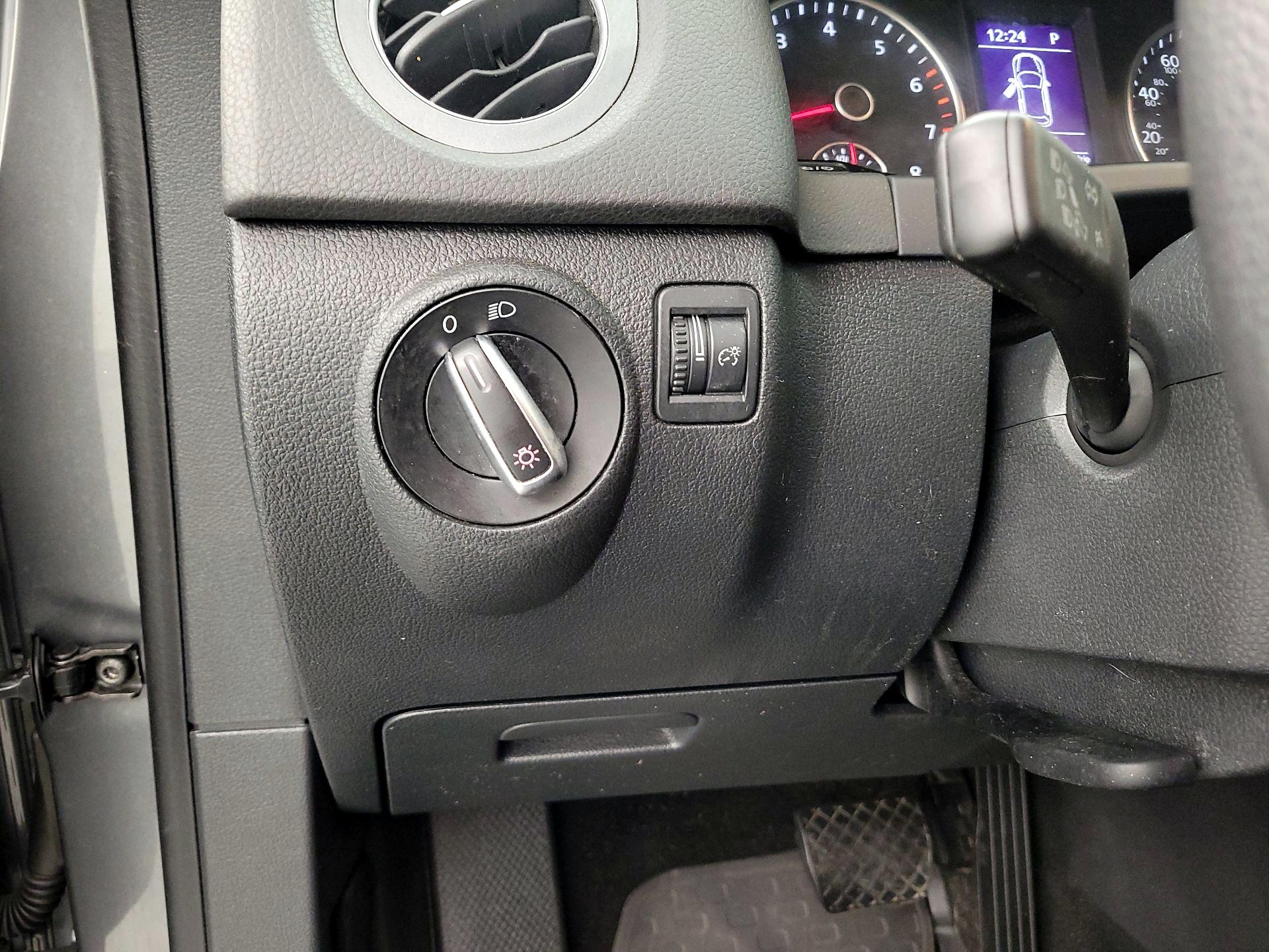 Thumbnail: 2017 Volkswagen Tiguan - 13