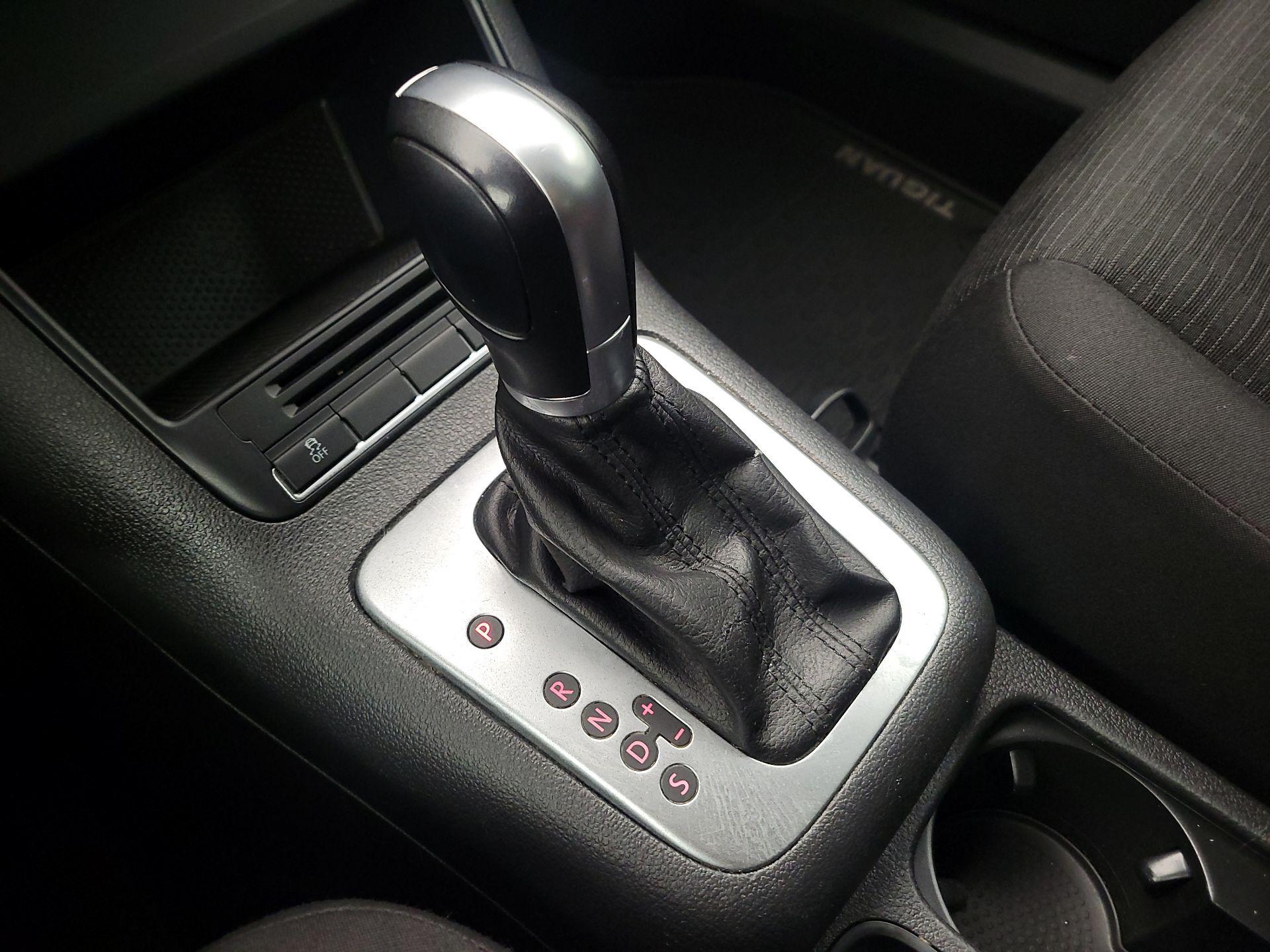 Thumbnail: 2017 Volkswagen Tiguan - 17